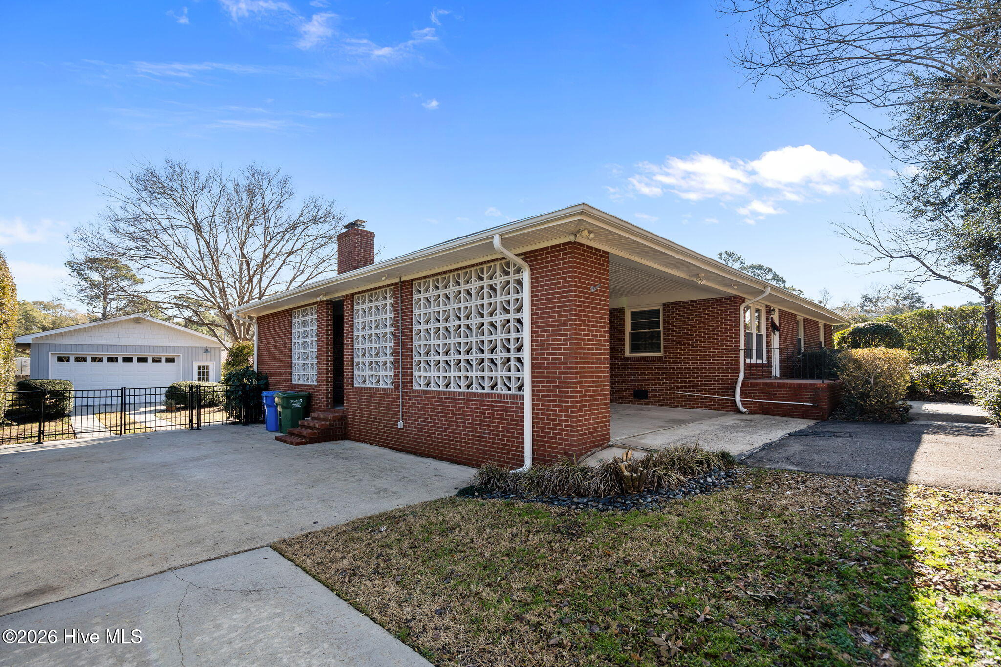 100548221 | Photo 51