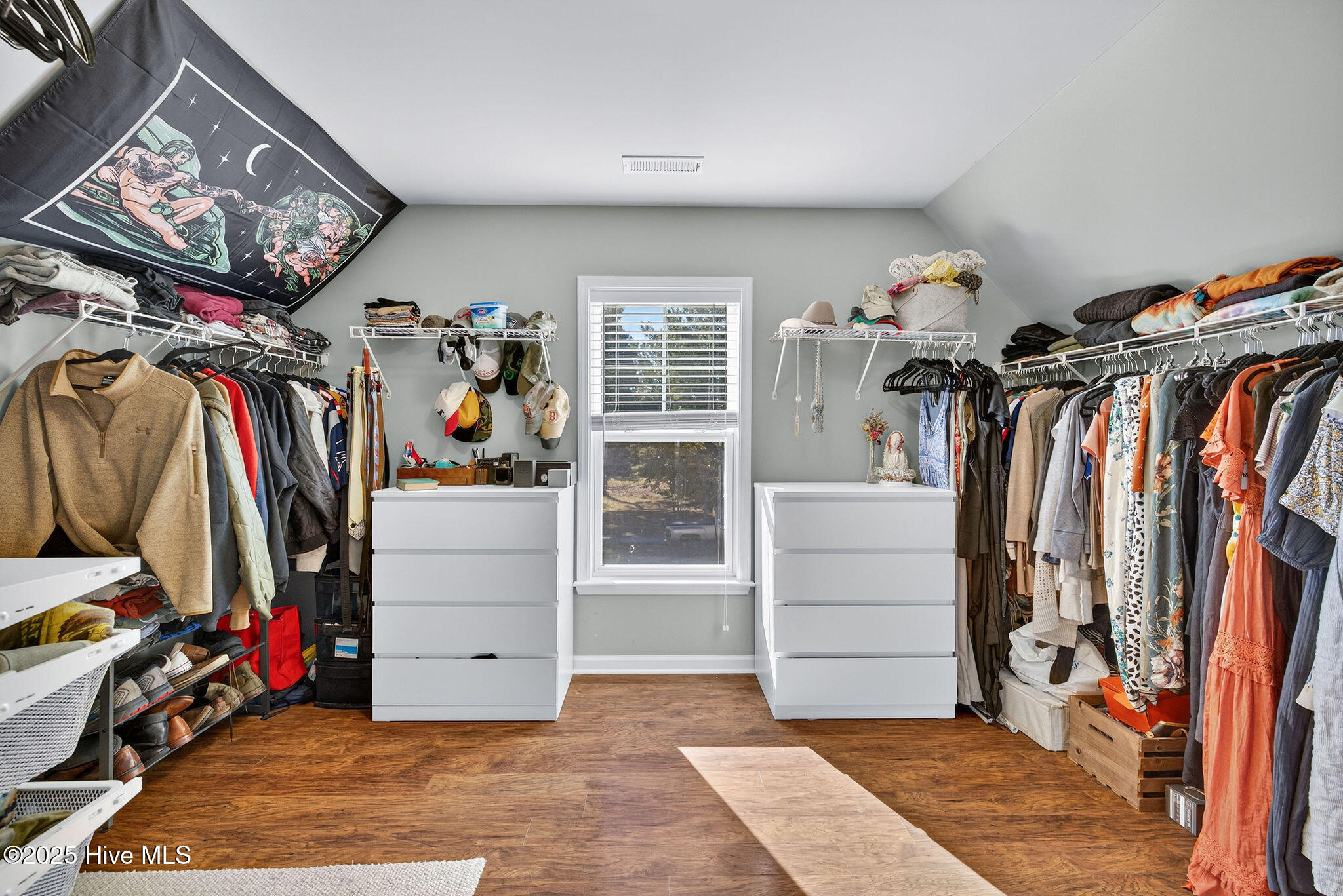 100537905 | Photo 26