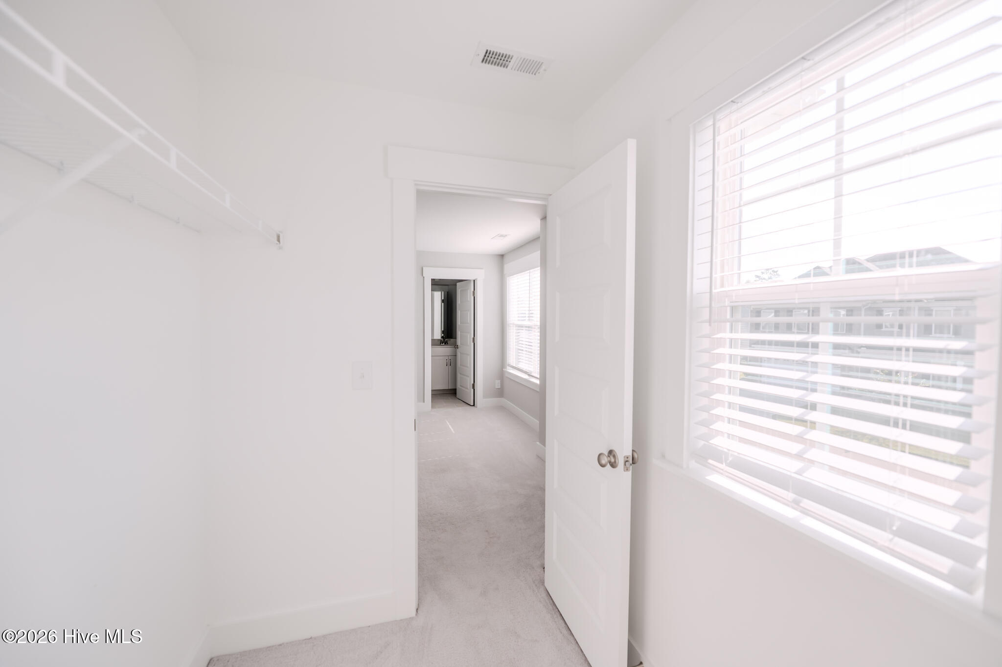 100567790 | Photo 58