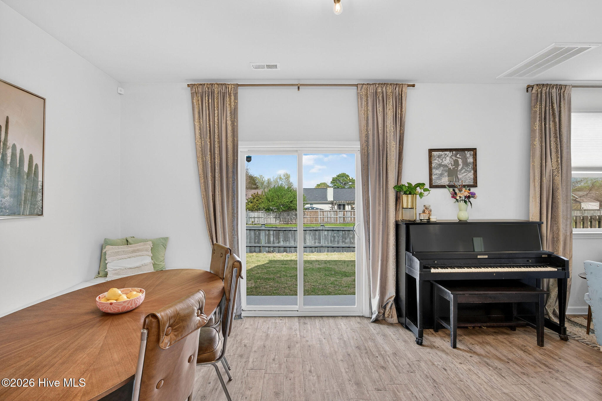 100562313 | Photo 18