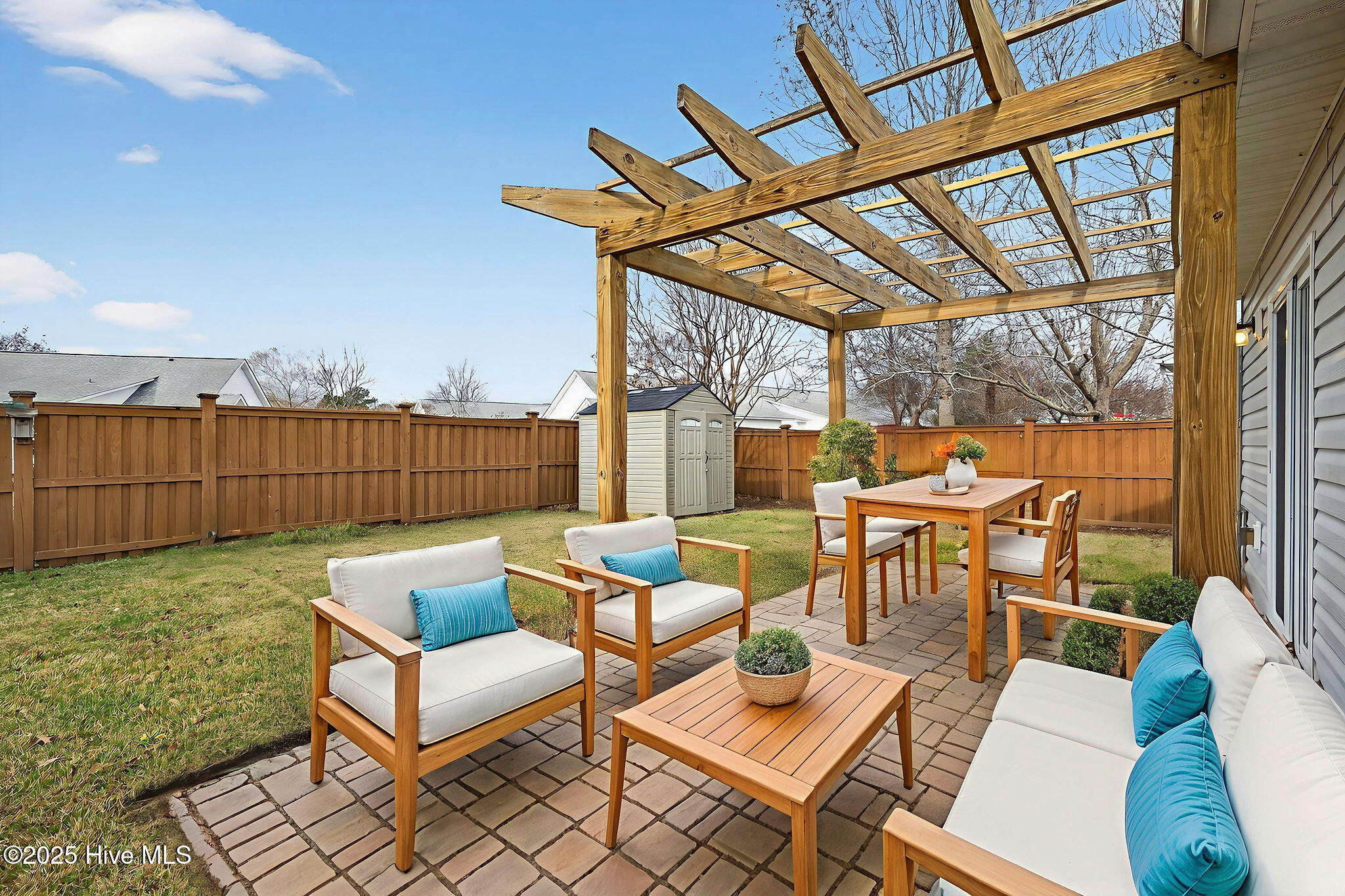 100543965 | Photo 45