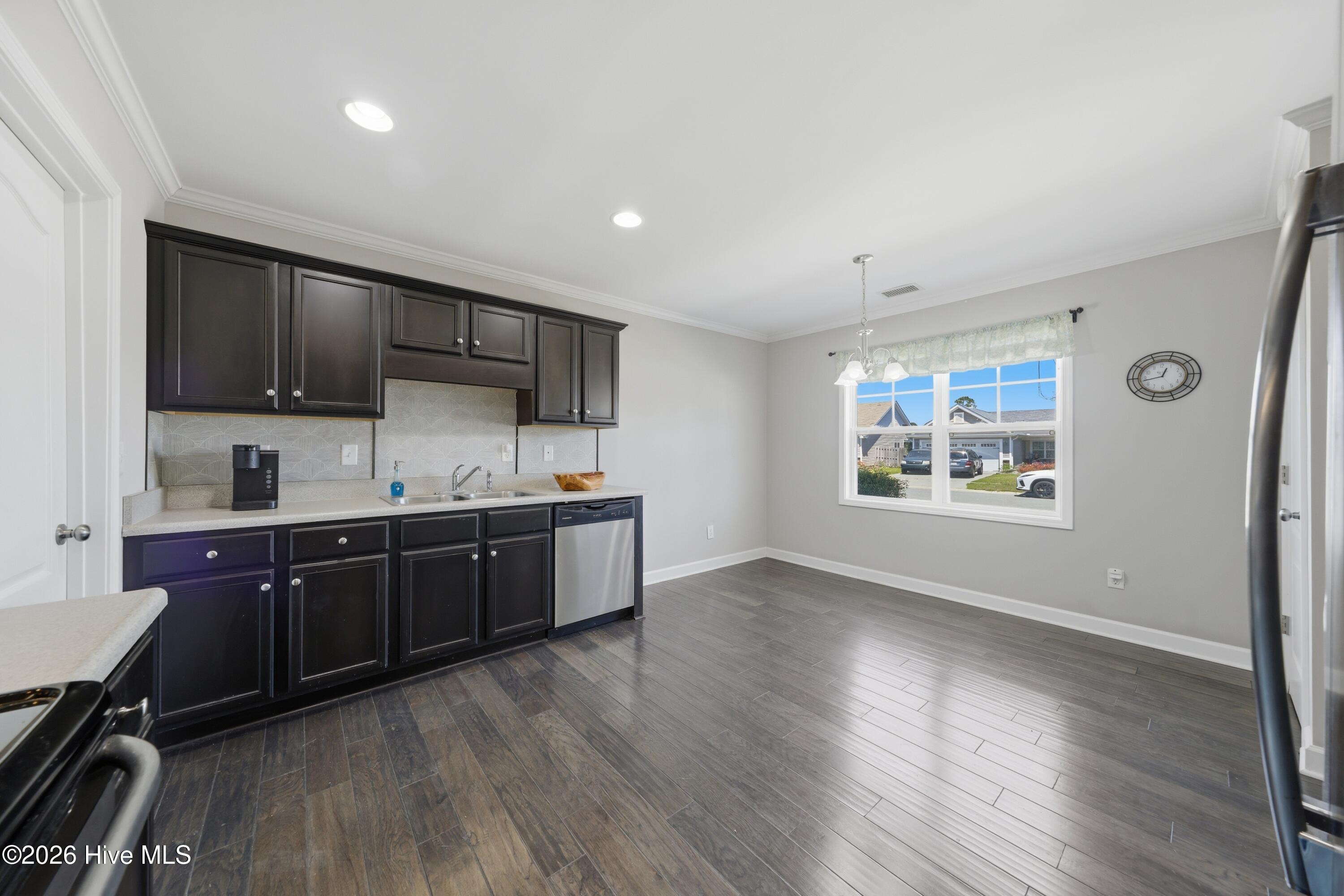 100568658 | Photo 14