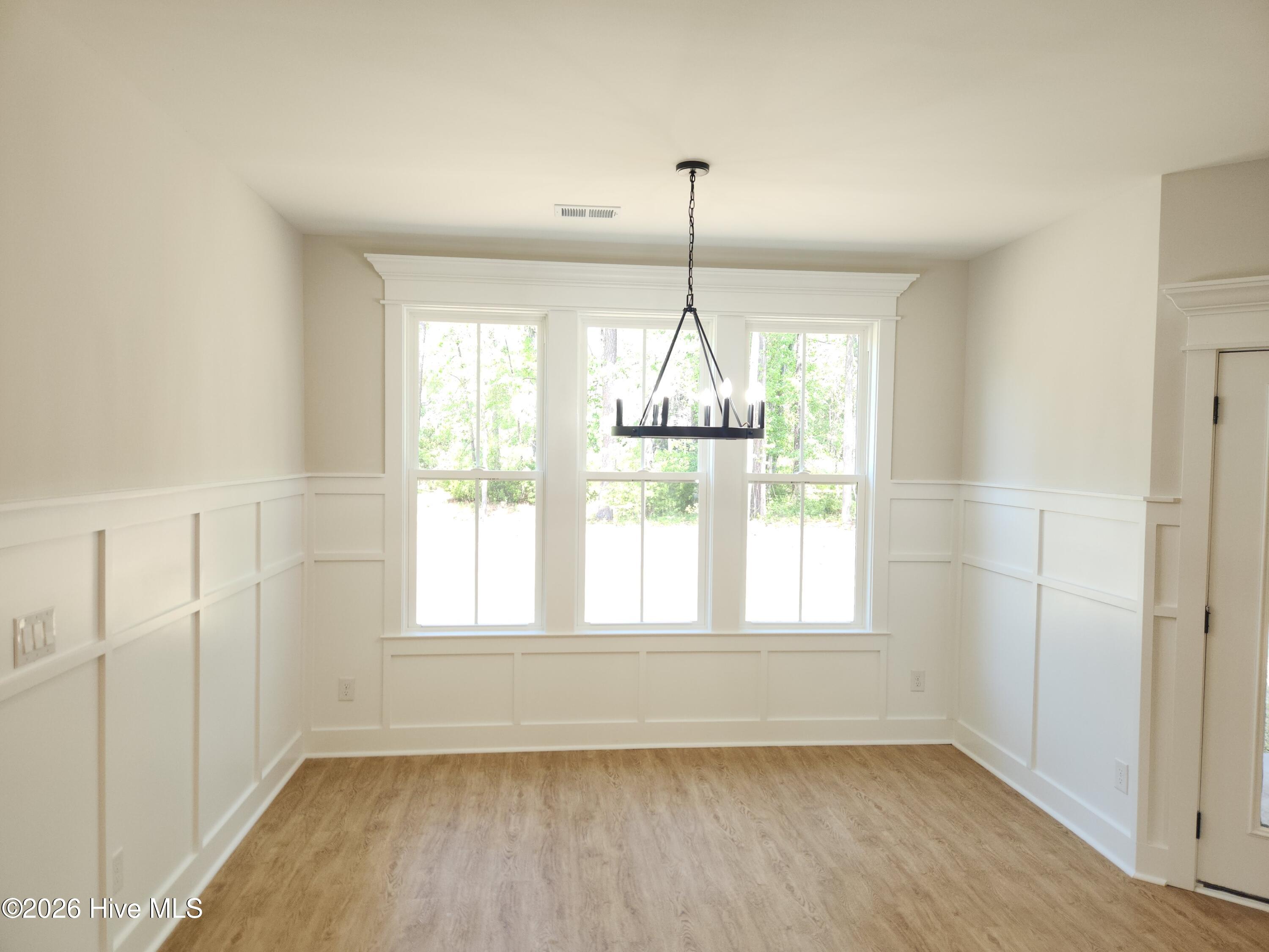 100567730 | Photo 18