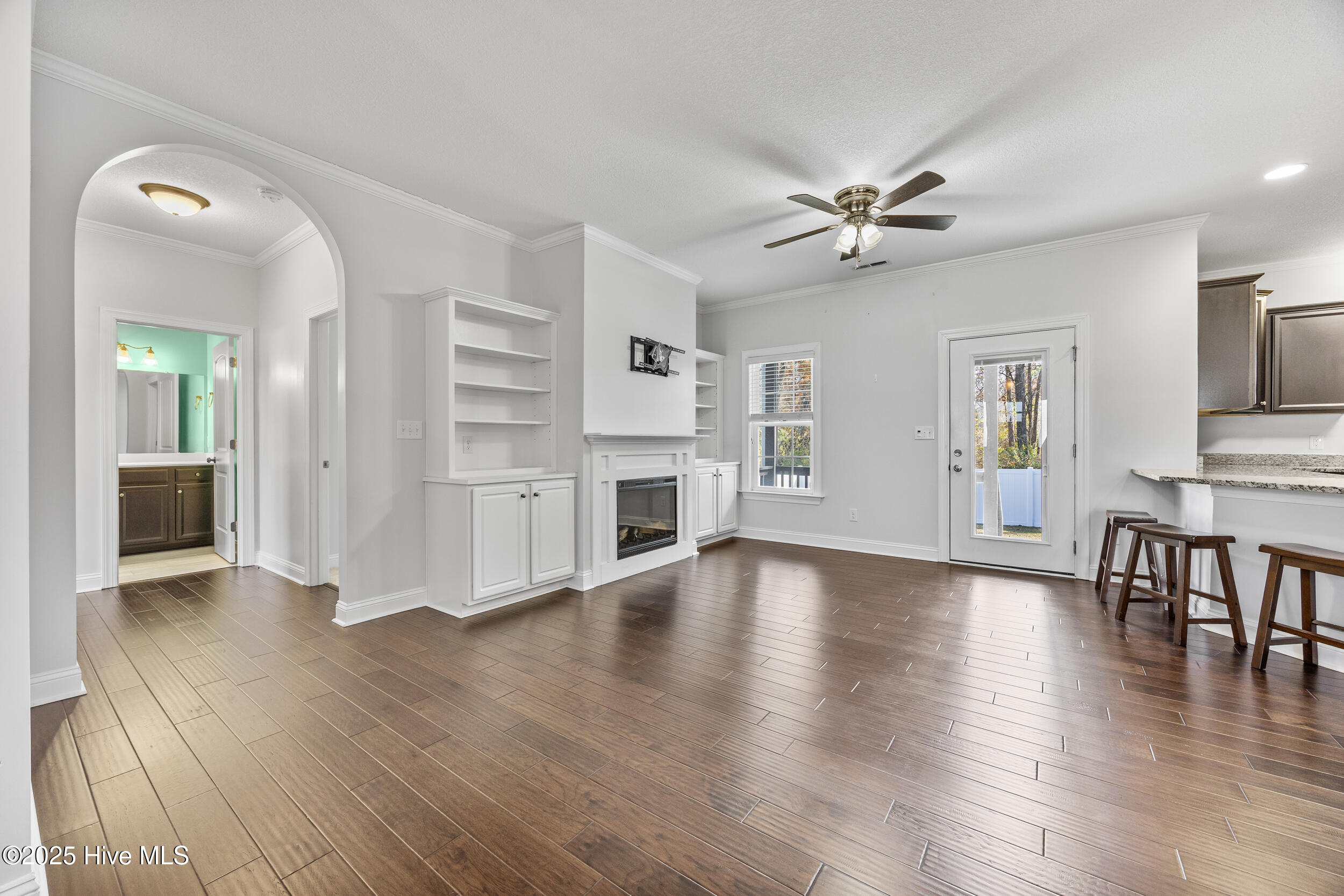 100542328 | Photo 12