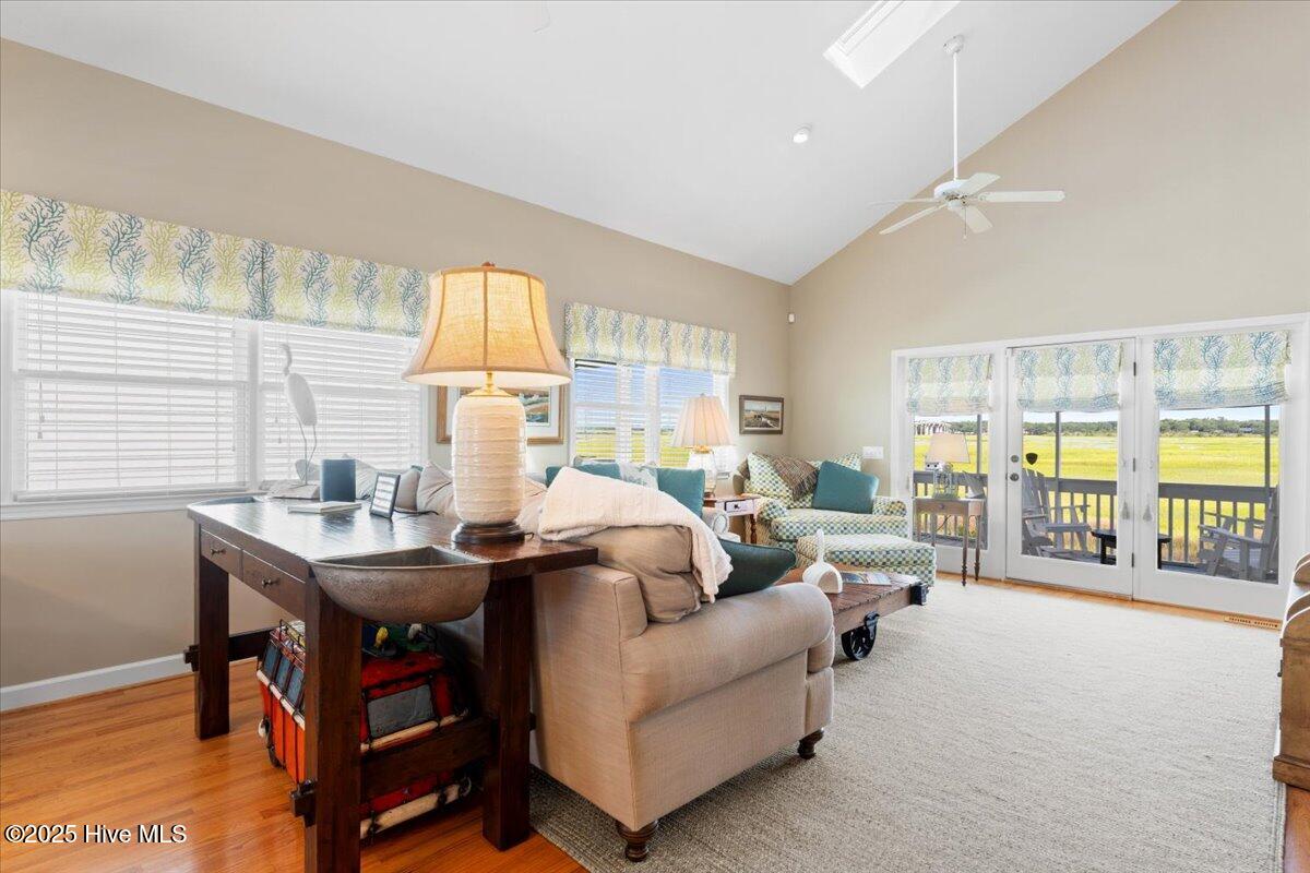 100548122 | Photo 17