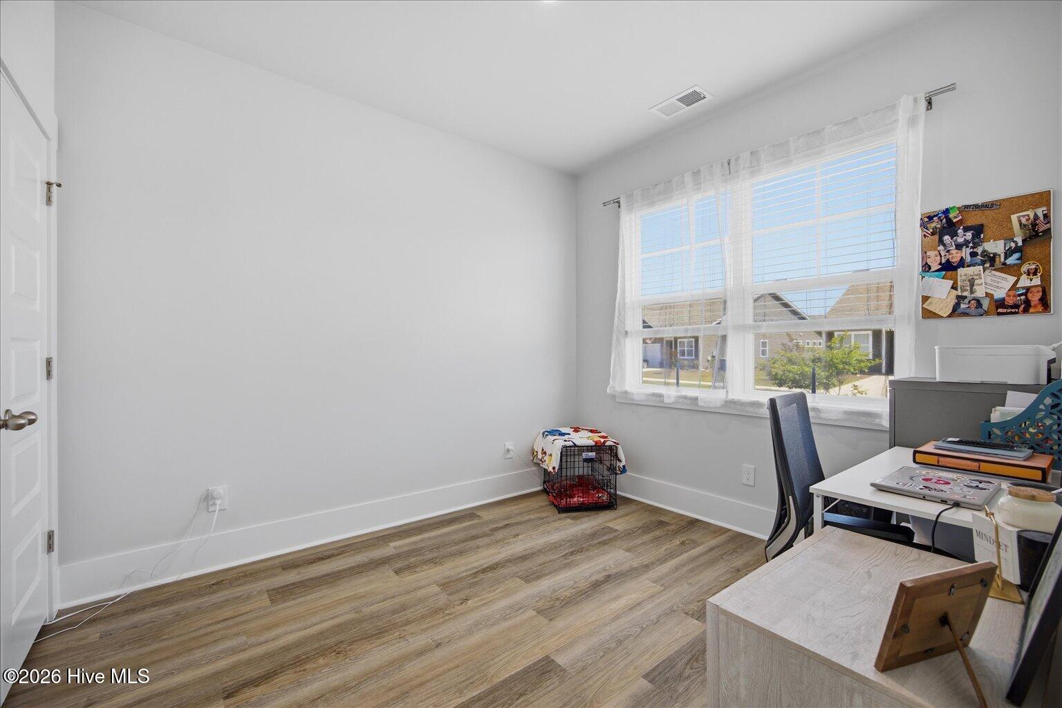 100568001 | Photo 15