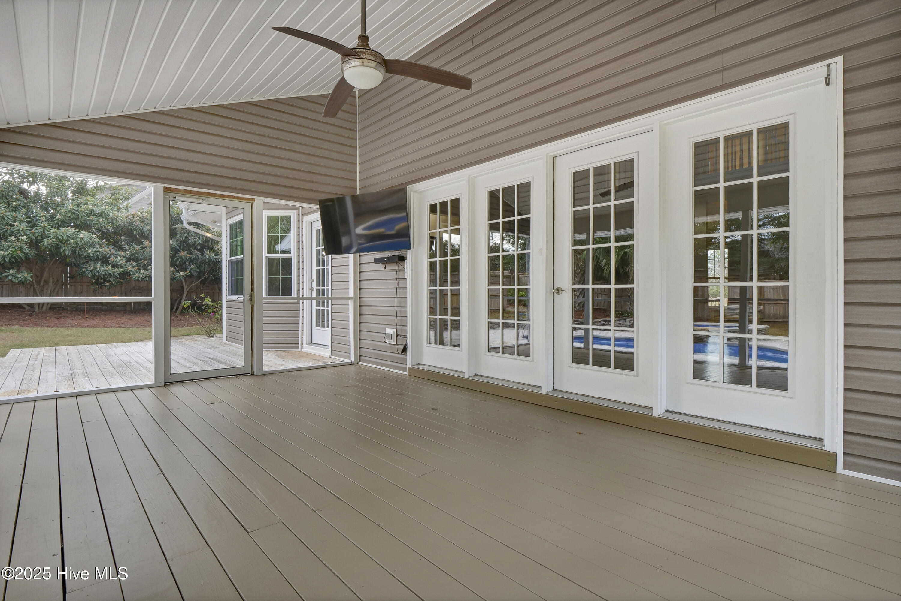 100543498 | Photo 41