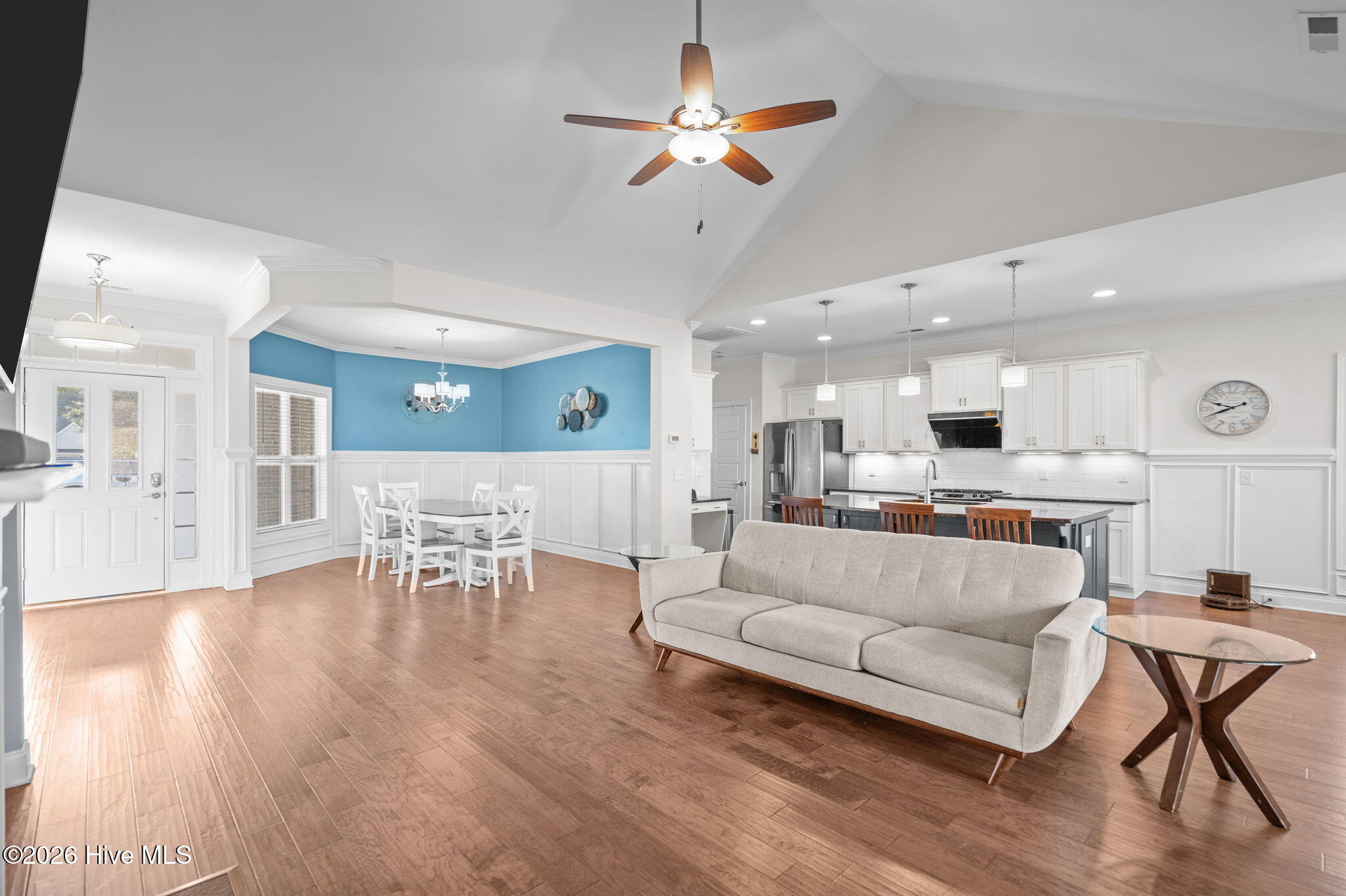 100548137 | Photo 15