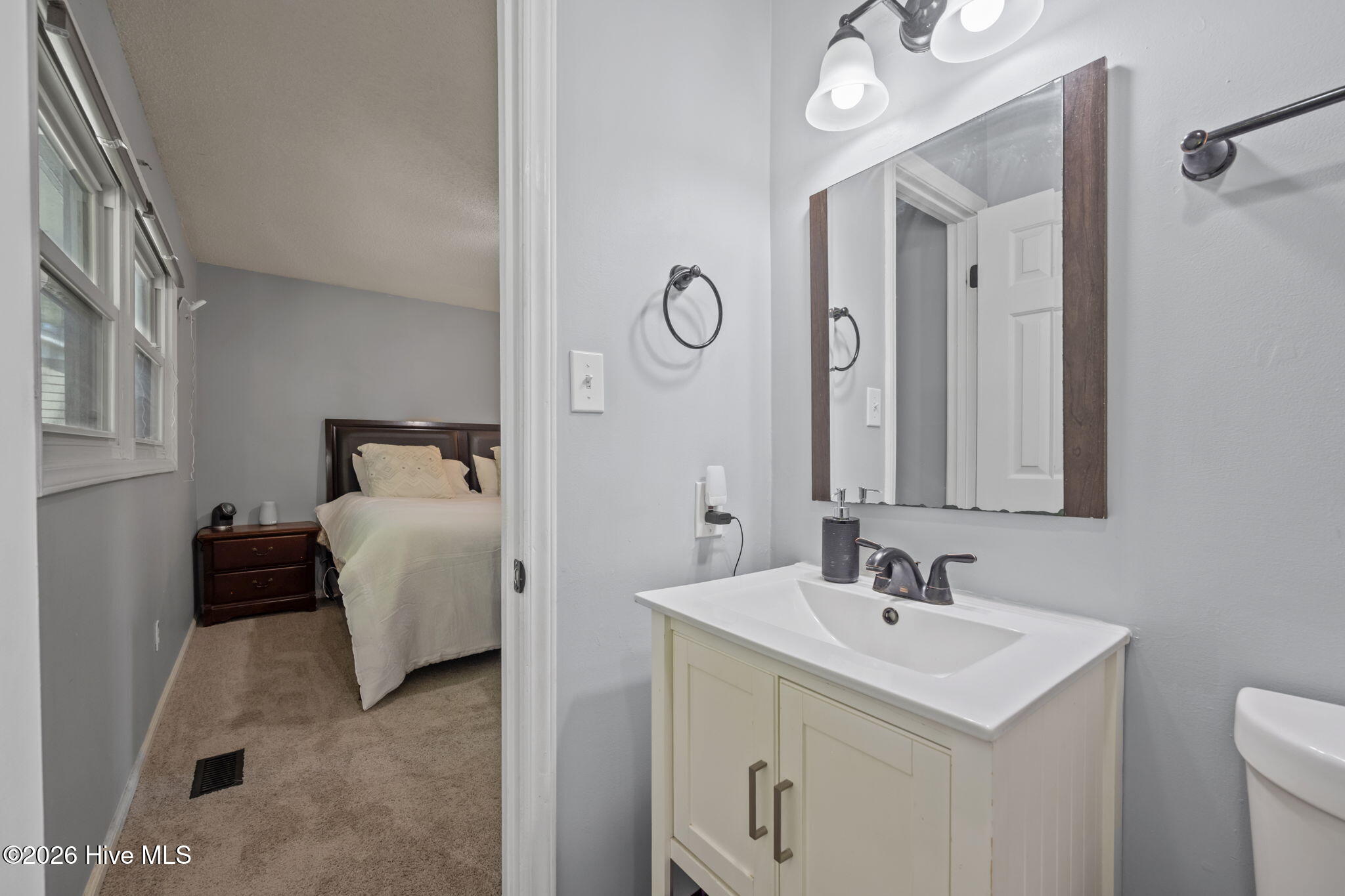 100569028 | Photo 36