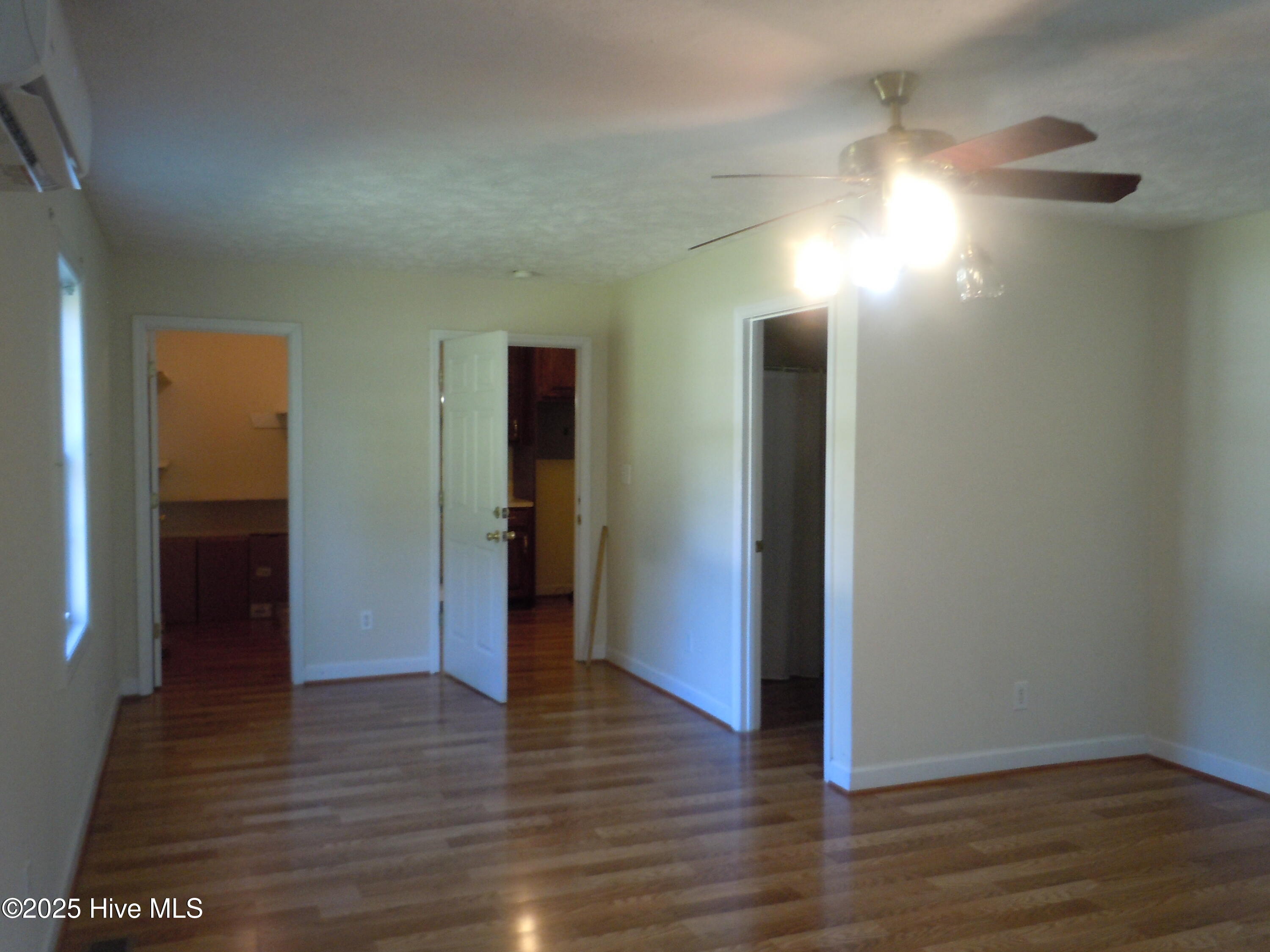 100528671 | Photo 35