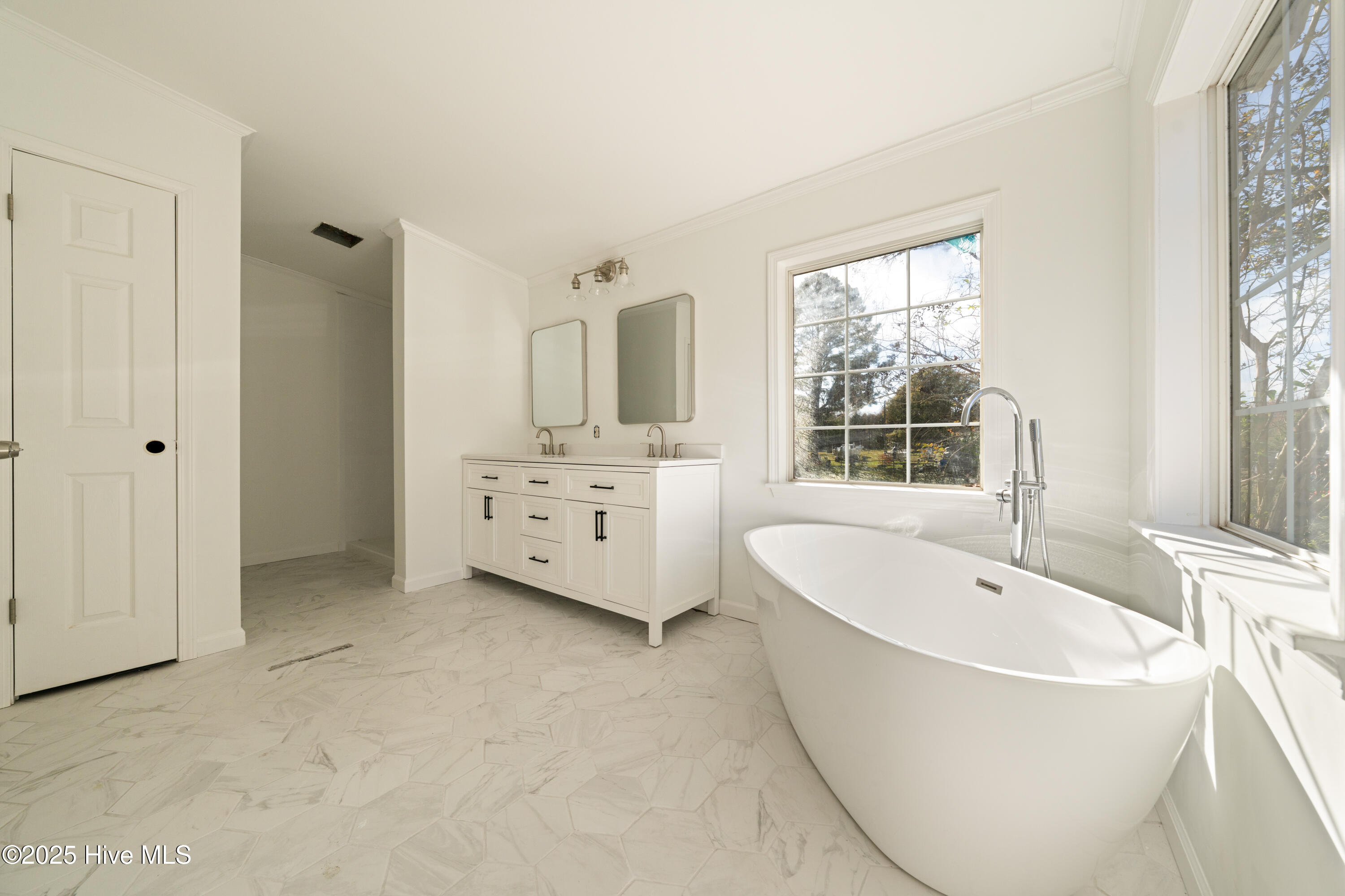 100541471 | Photo 14