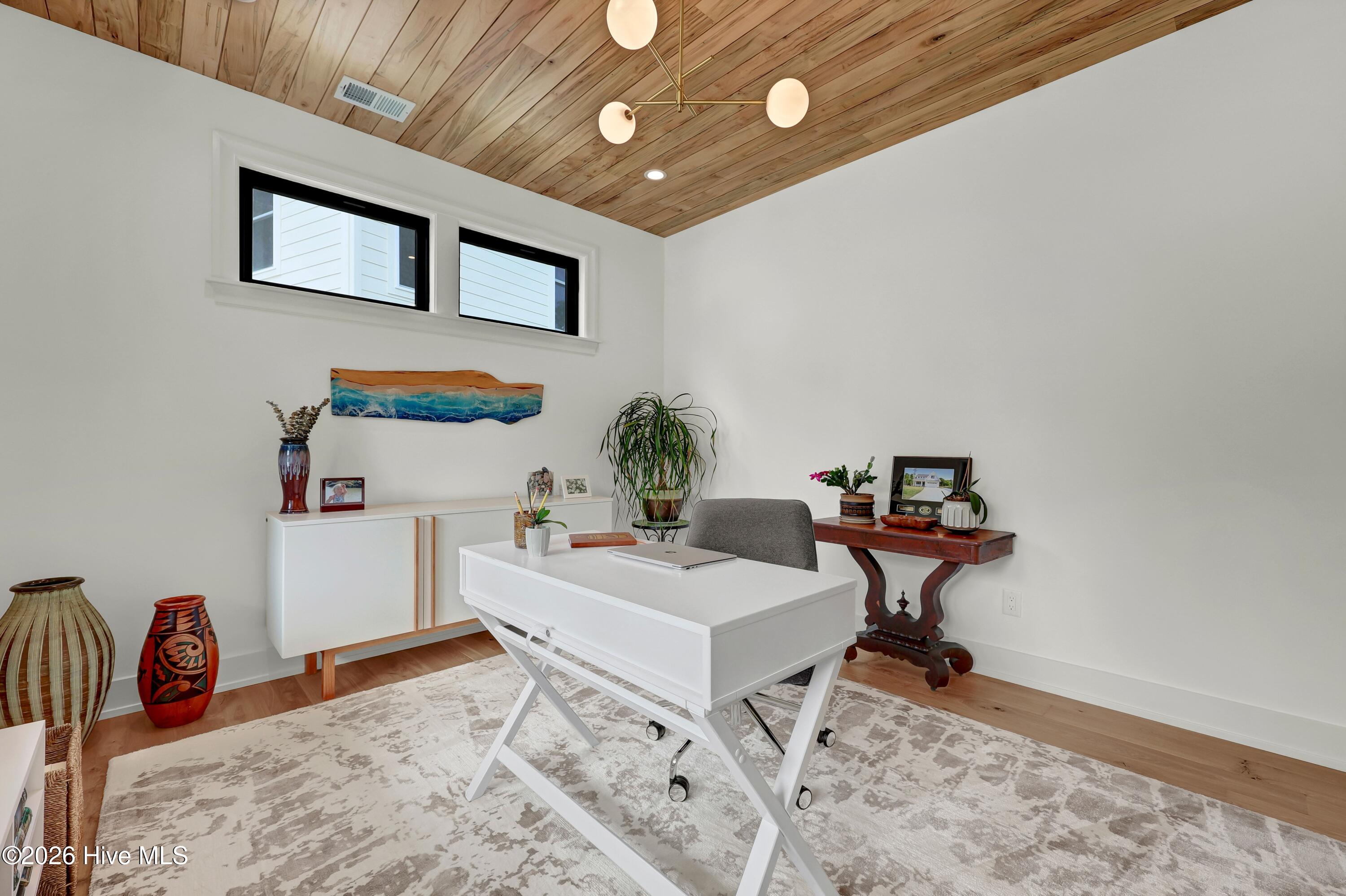 100565656 | Photo 19