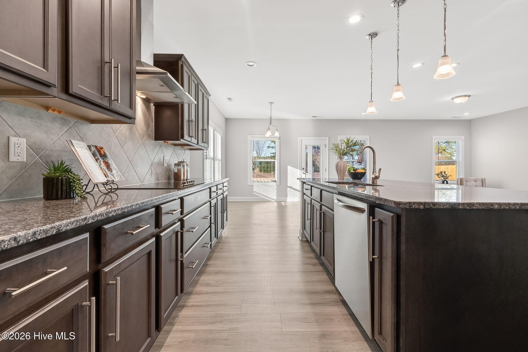 WOW Factor for This Beautiful Kitchen