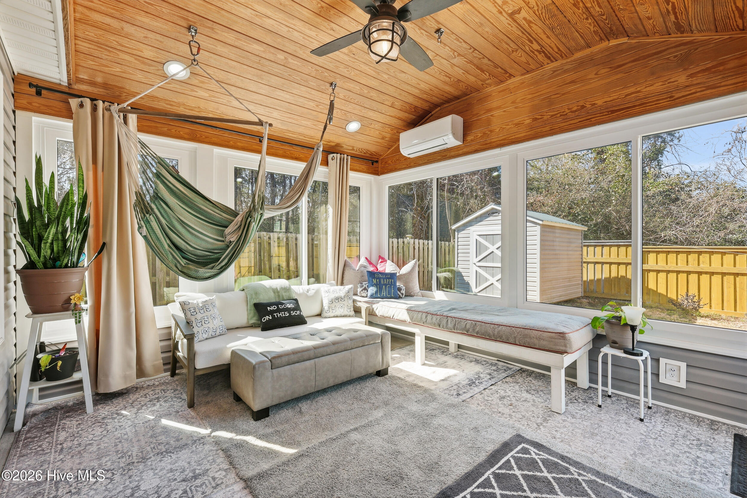 100554592 | Photo 11