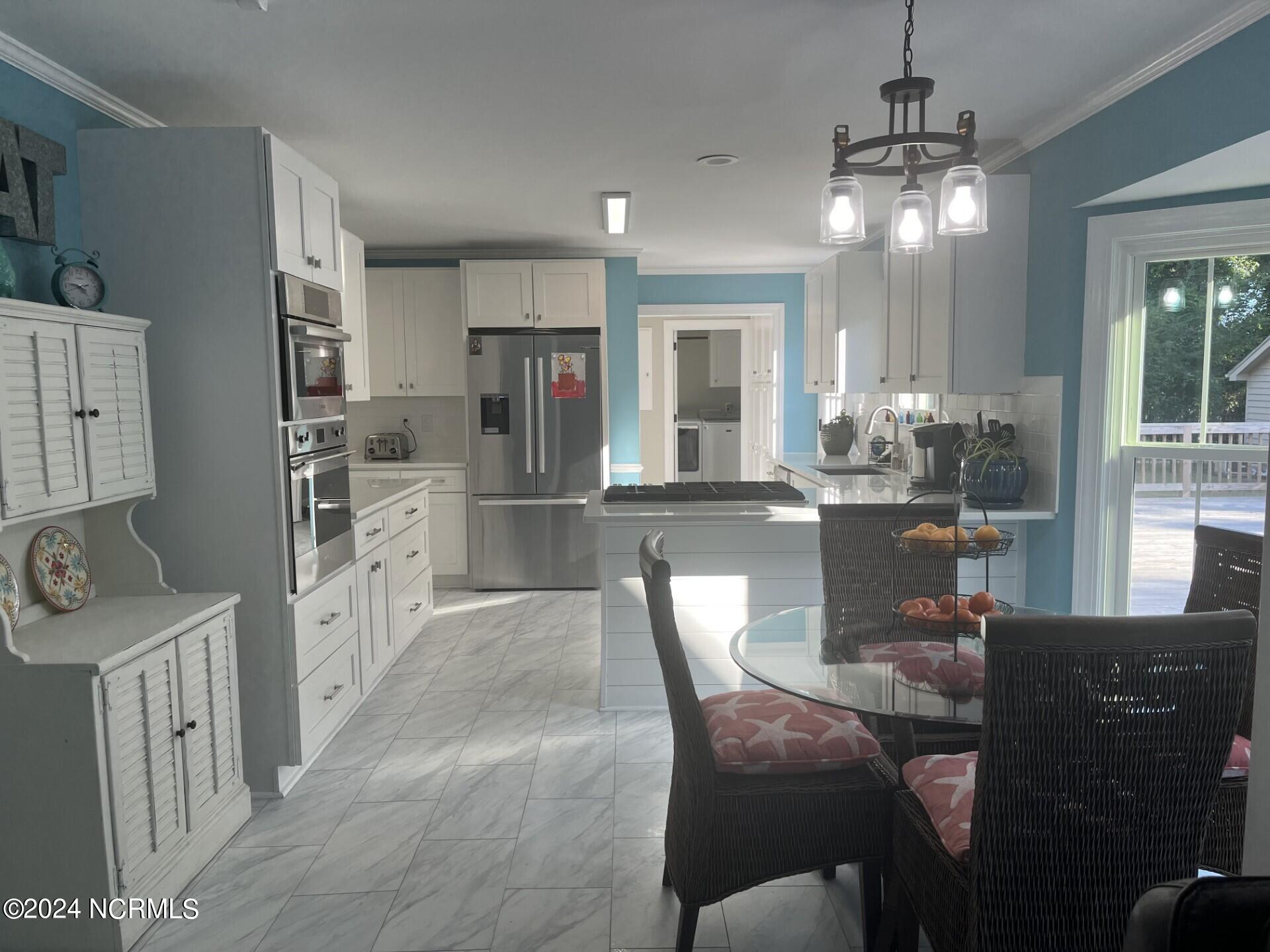 100570144 | Photo 18