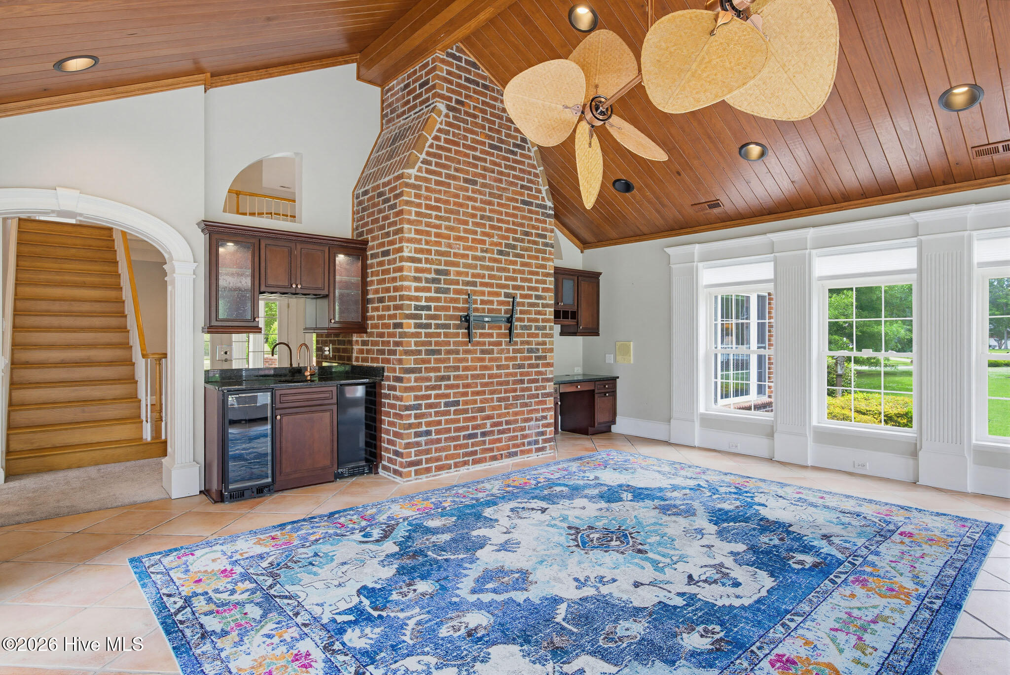 100570266 | Photo 25