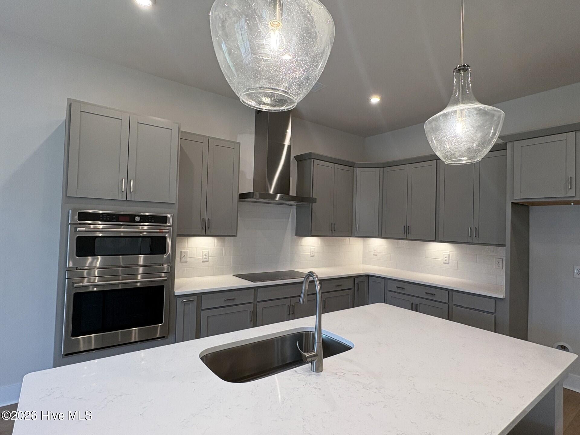 Quartz Countertops & Soft Close Drawers