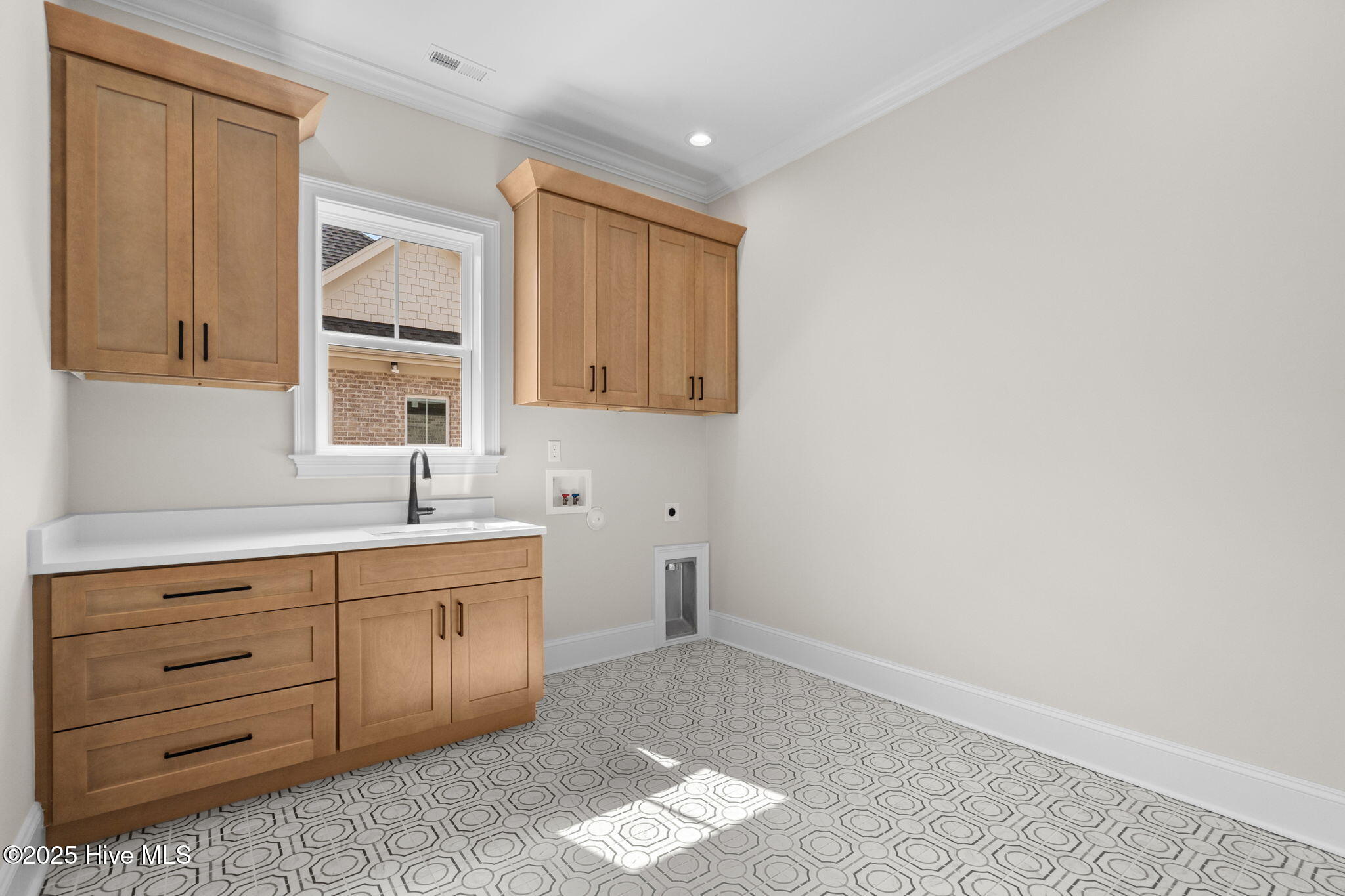 100509277 | Photo 64