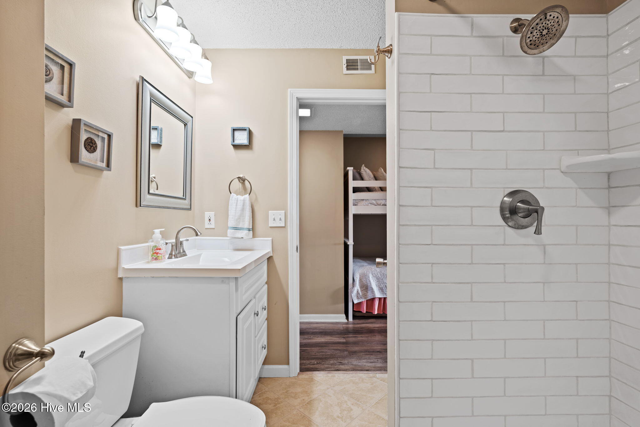 100568914 | Photo 18