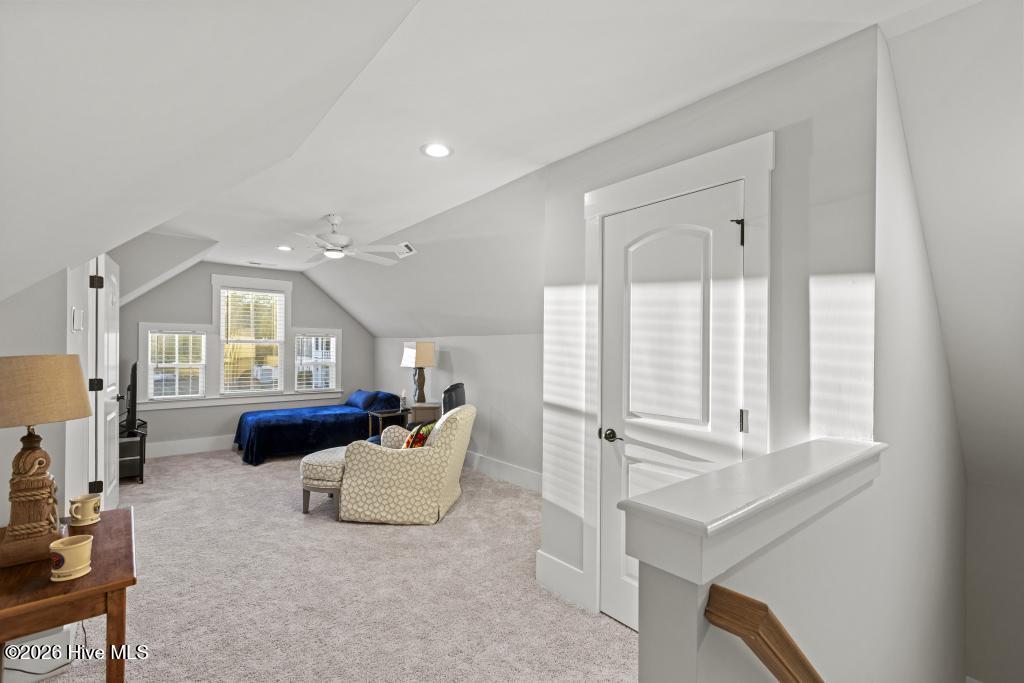 100569844 | Photo 54