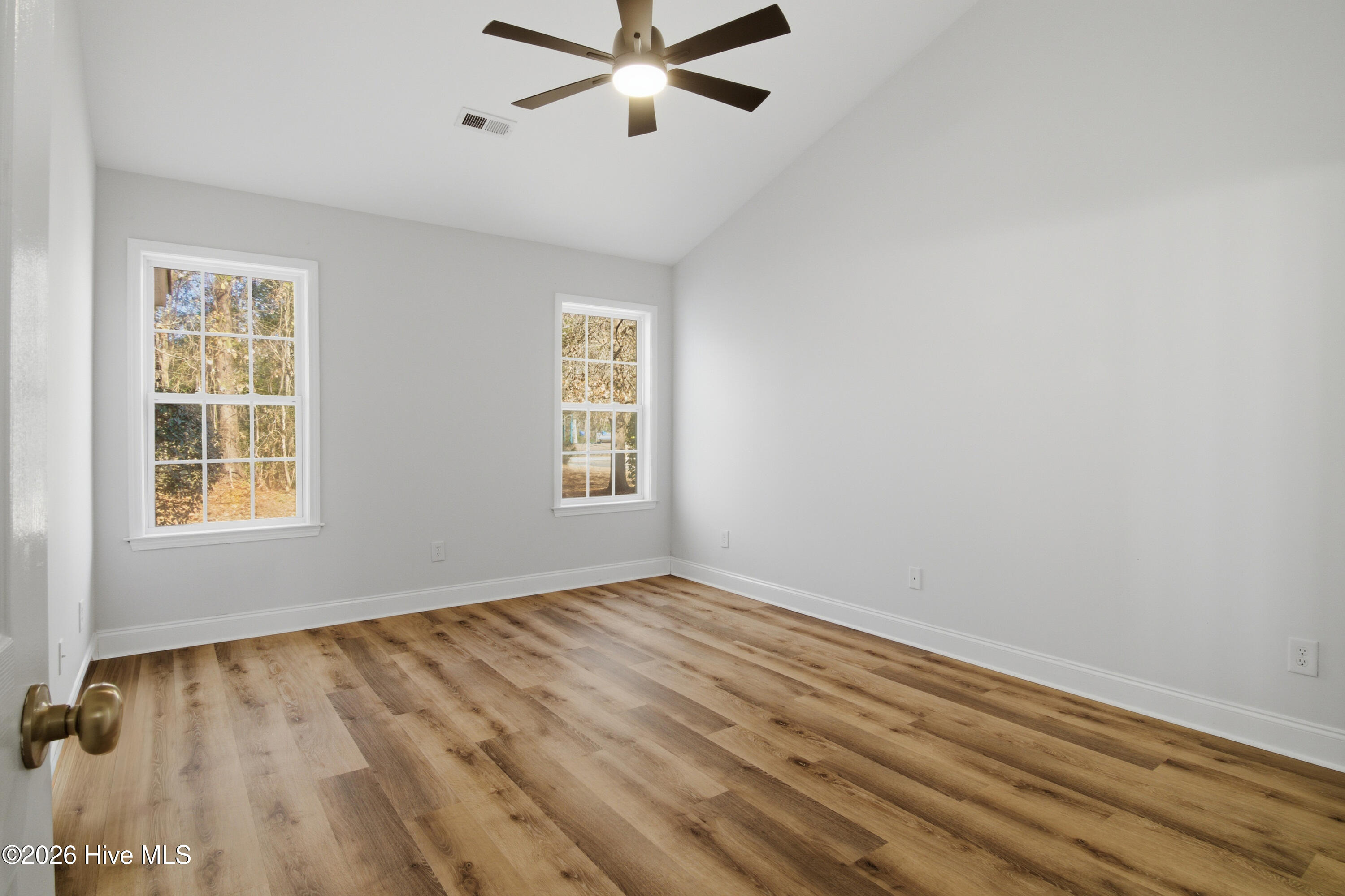 100549950 | Photo 13