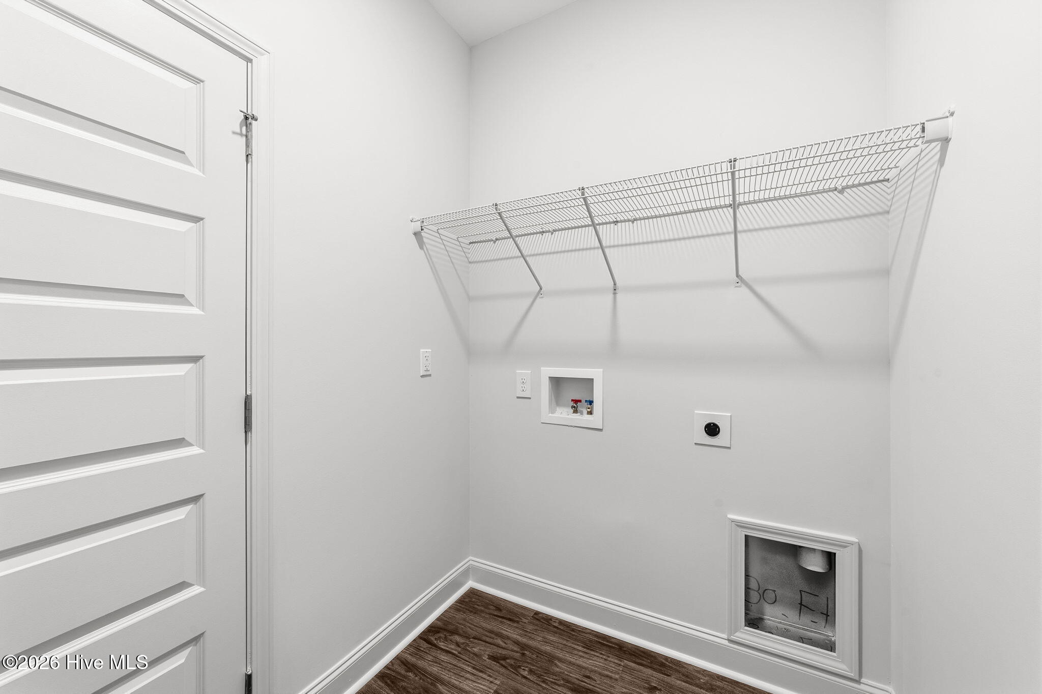 100528698 | Photo 15