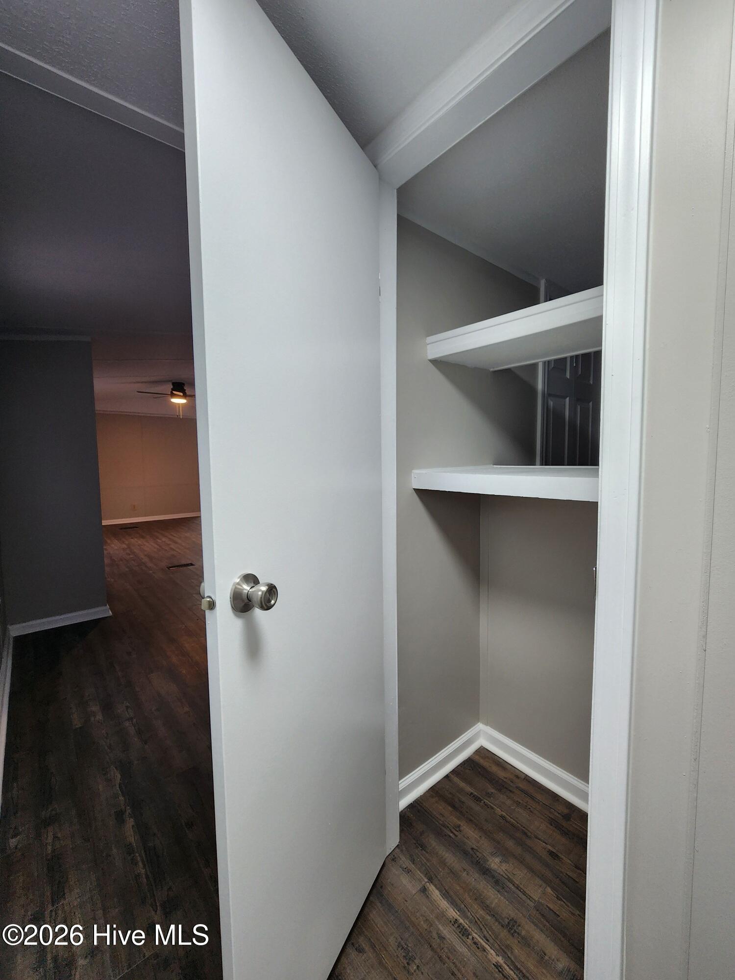 100553794 | Photo 30