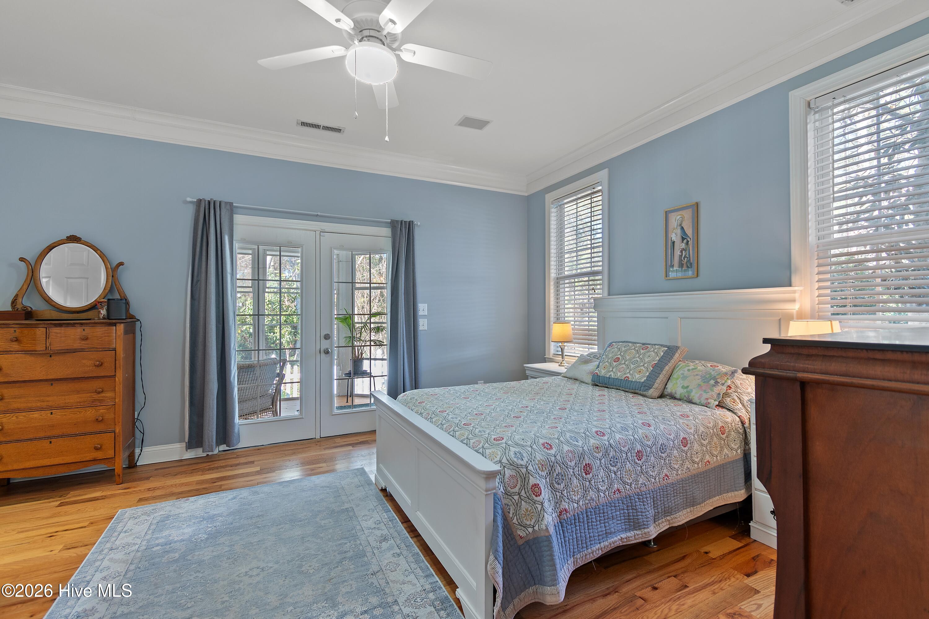 100561490 | Photo 21