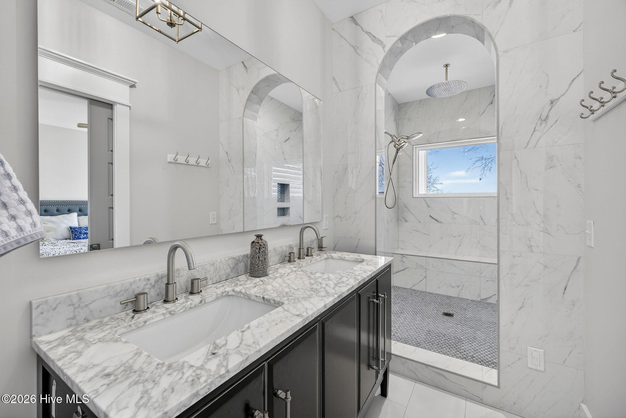 100552063 | Photo 37