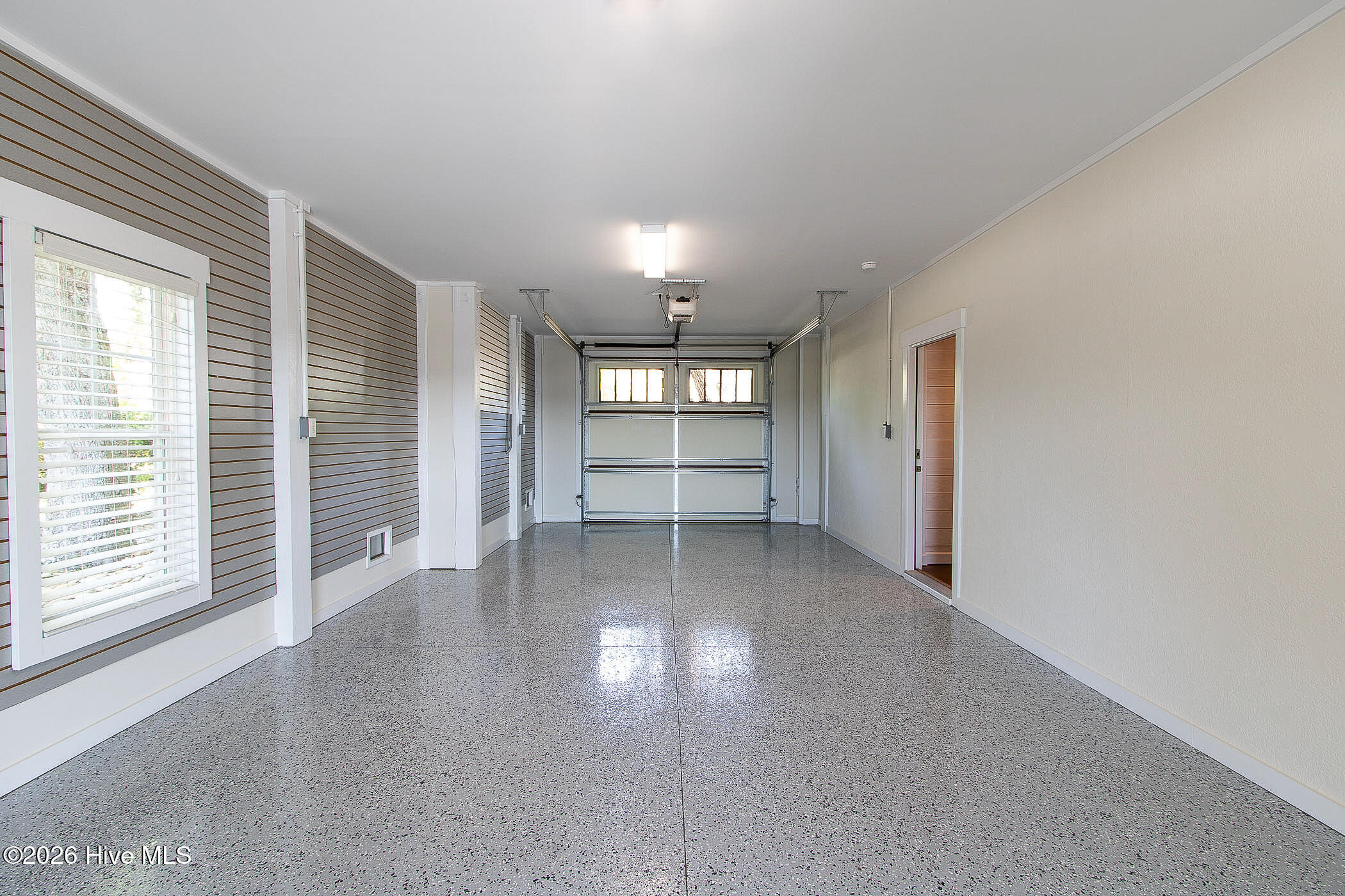 100568588 | Photo 84