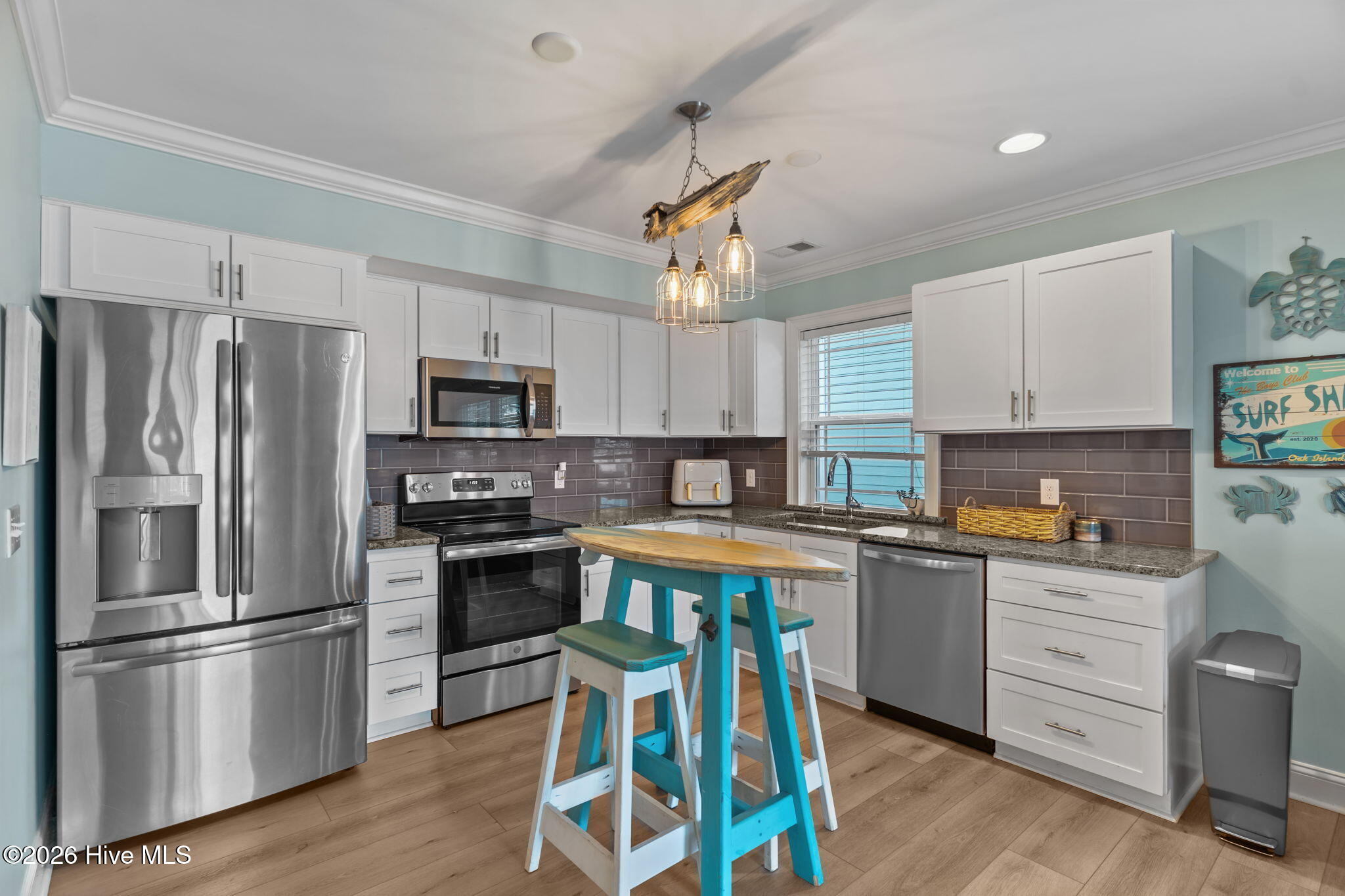 100557179 | Photo 33