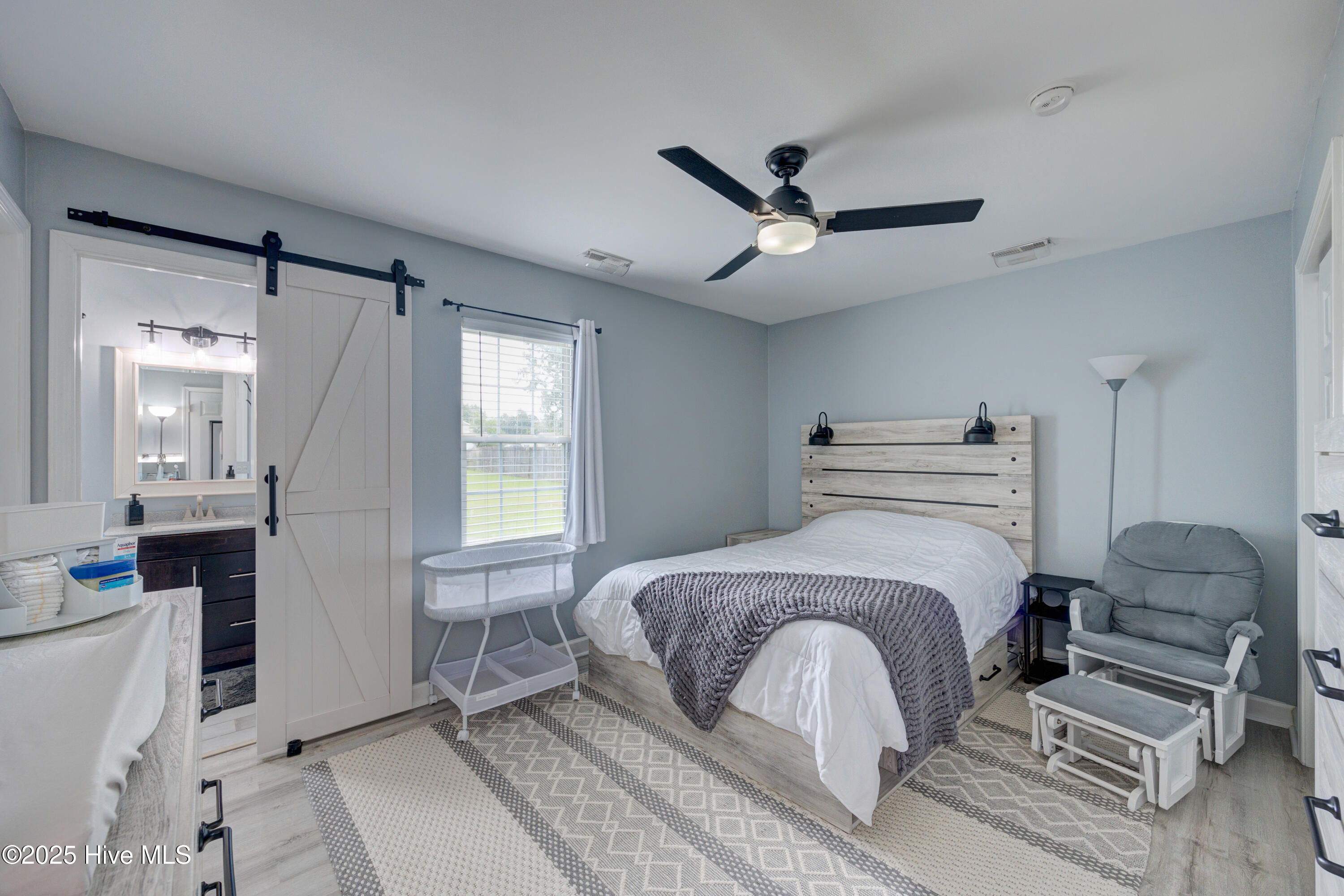 100561437 | Photo 22