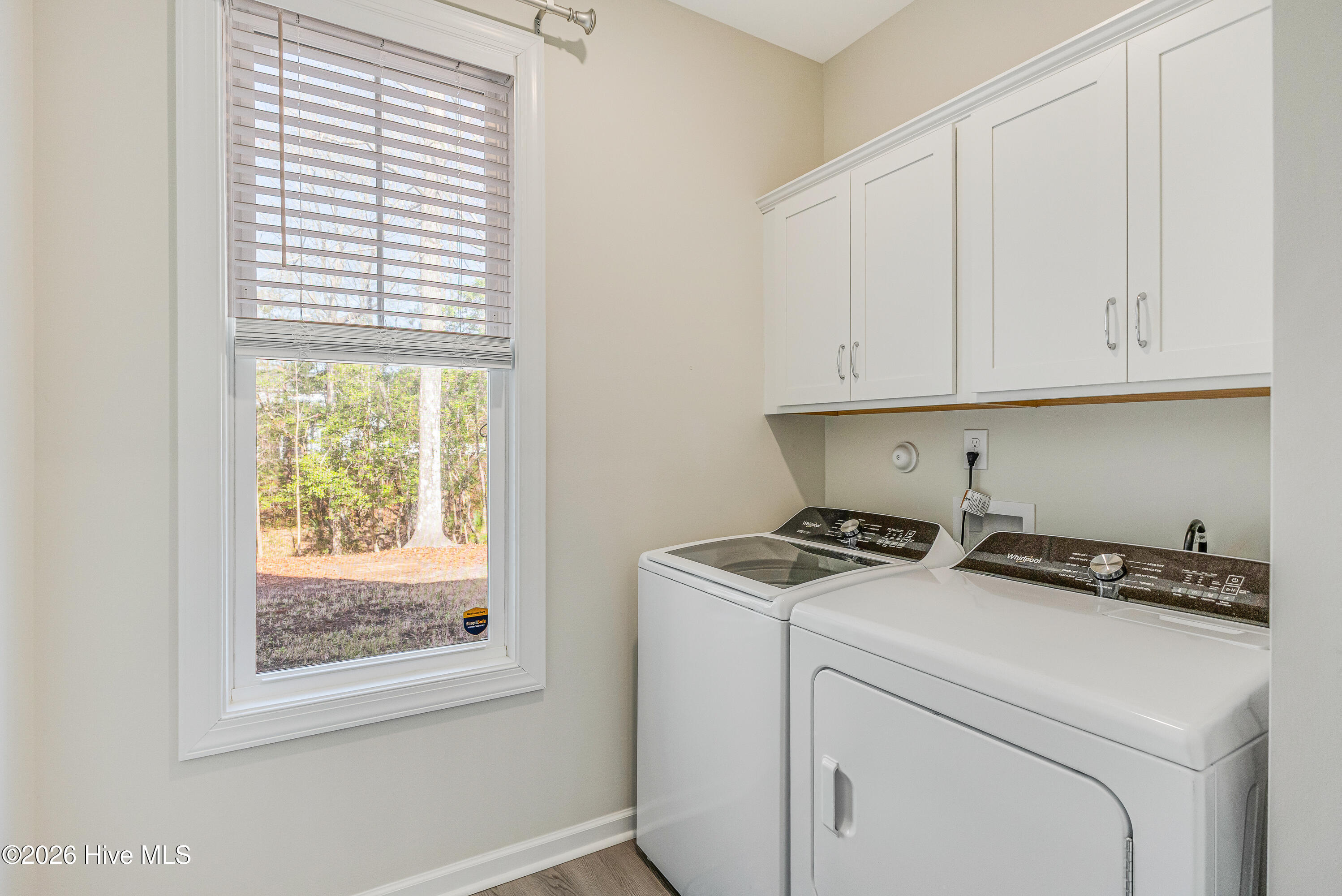 100561290 | Photo 24