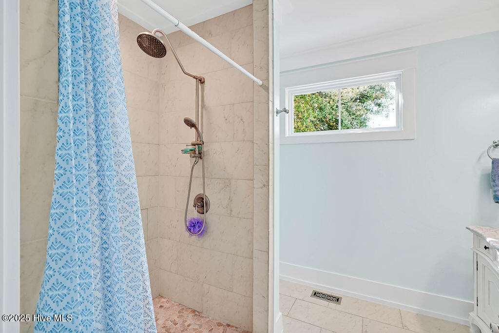 100516737 | Photo 52