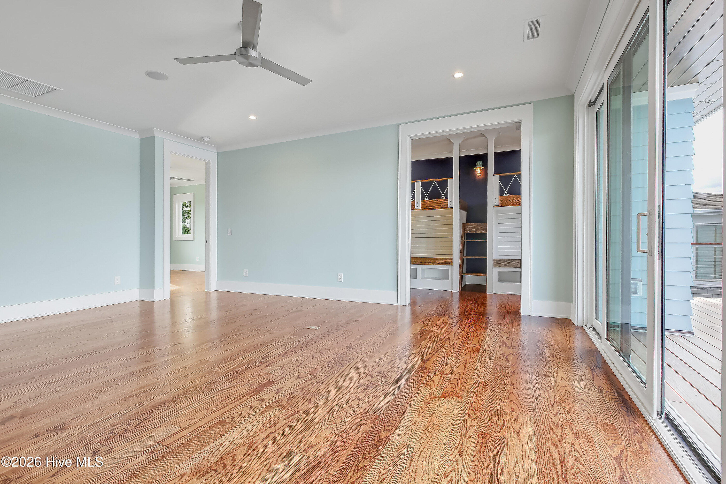 100563584 | Photo 29