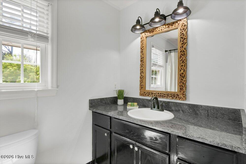 100562479 | Photo 32