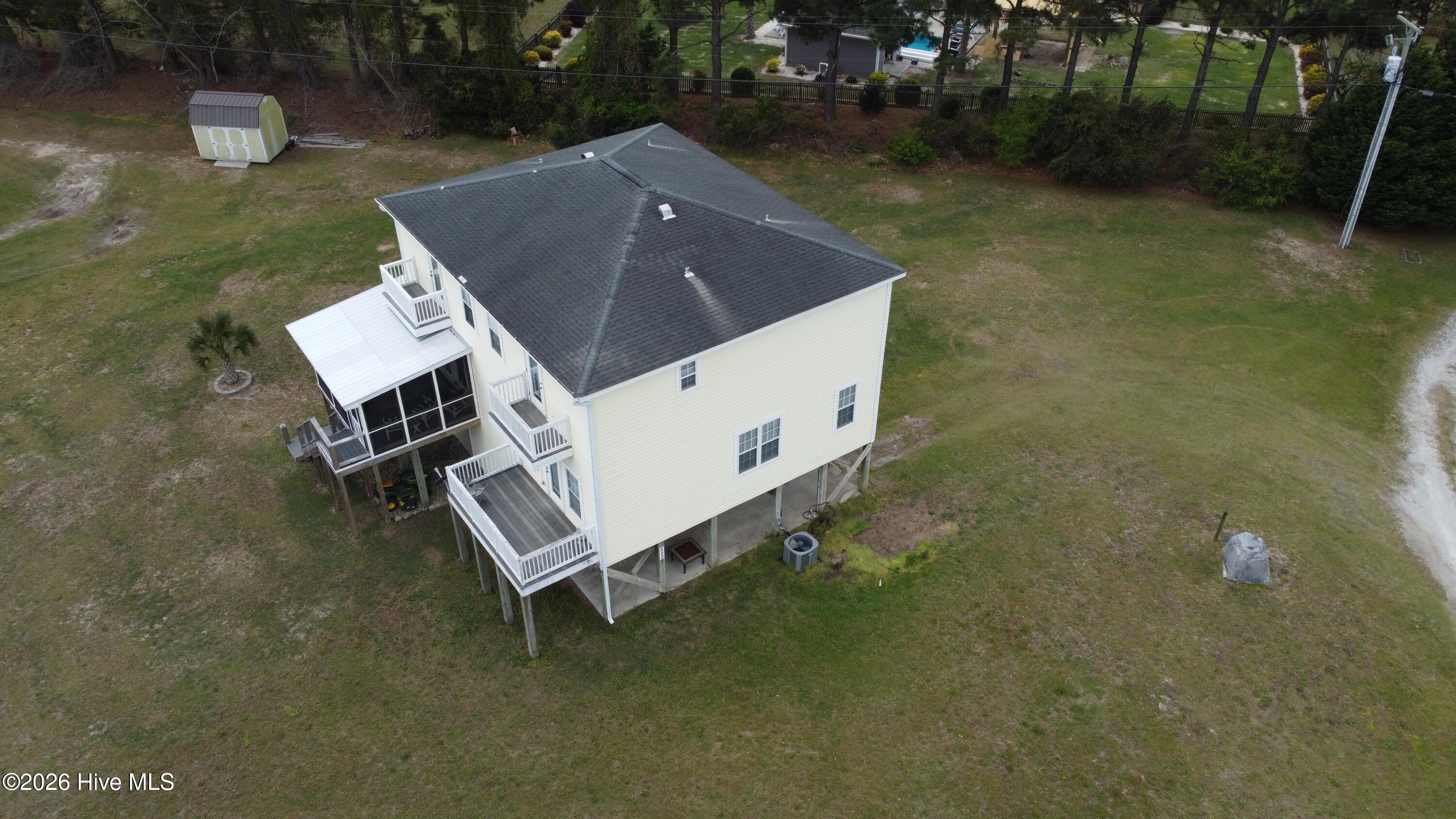 100566043 | Photo 11