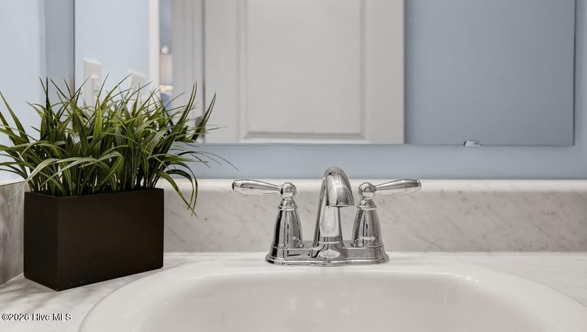 100568721 | Photo 23