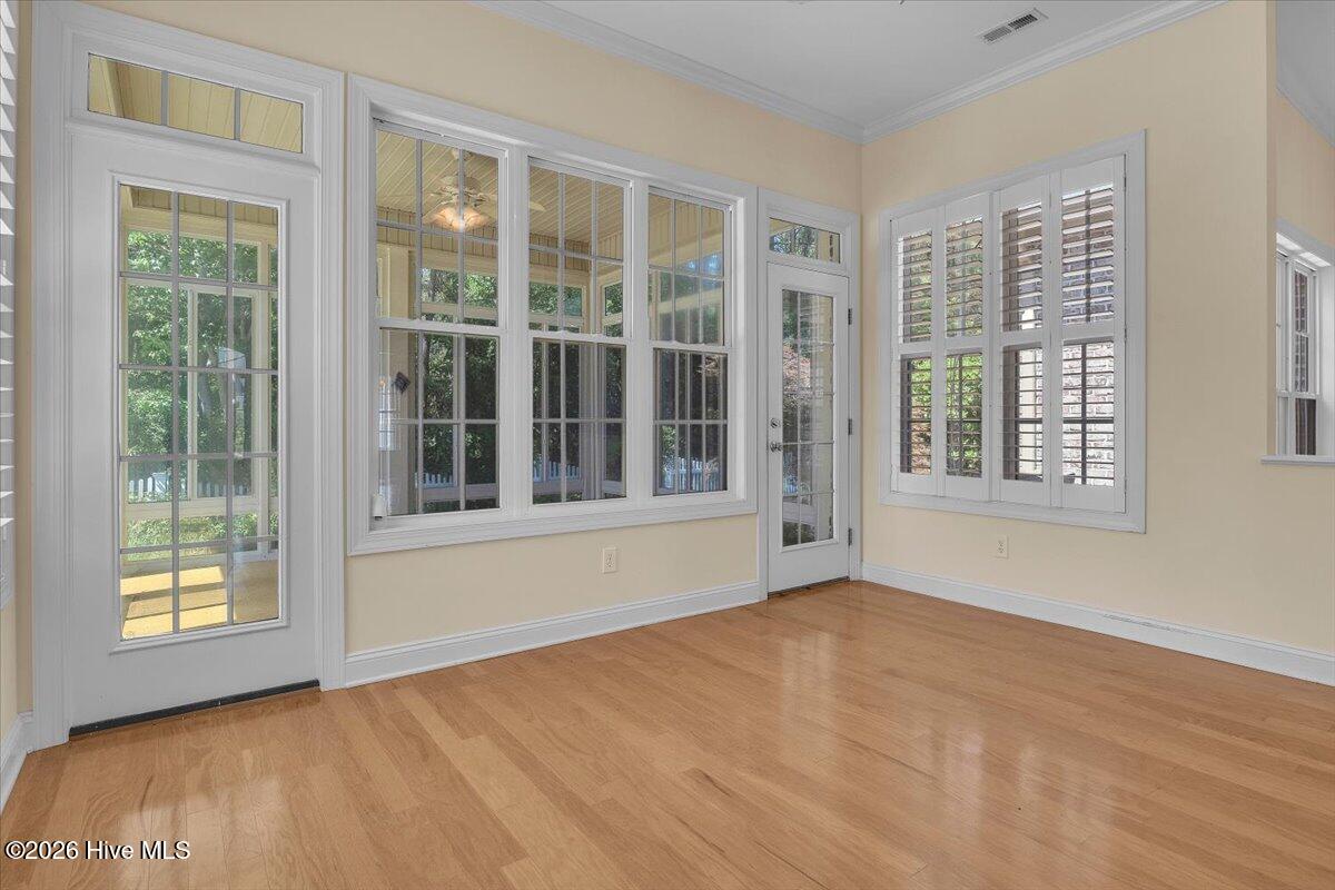 100569829 | Photo 13