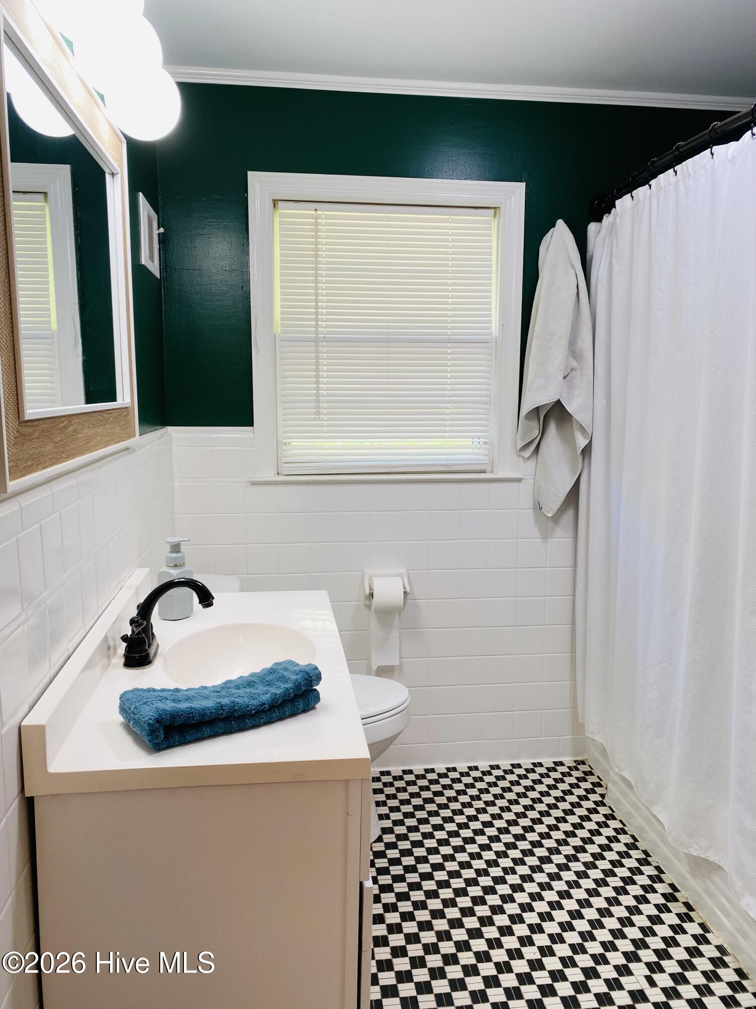 100569666 | Photo 36