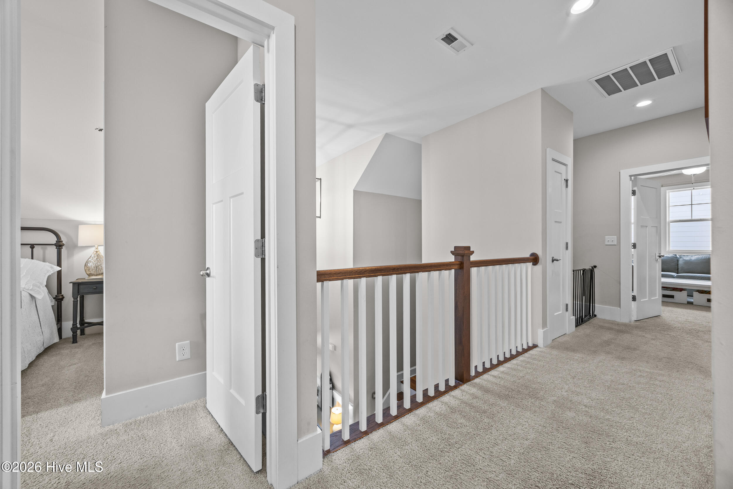 100551925 | Photo 26