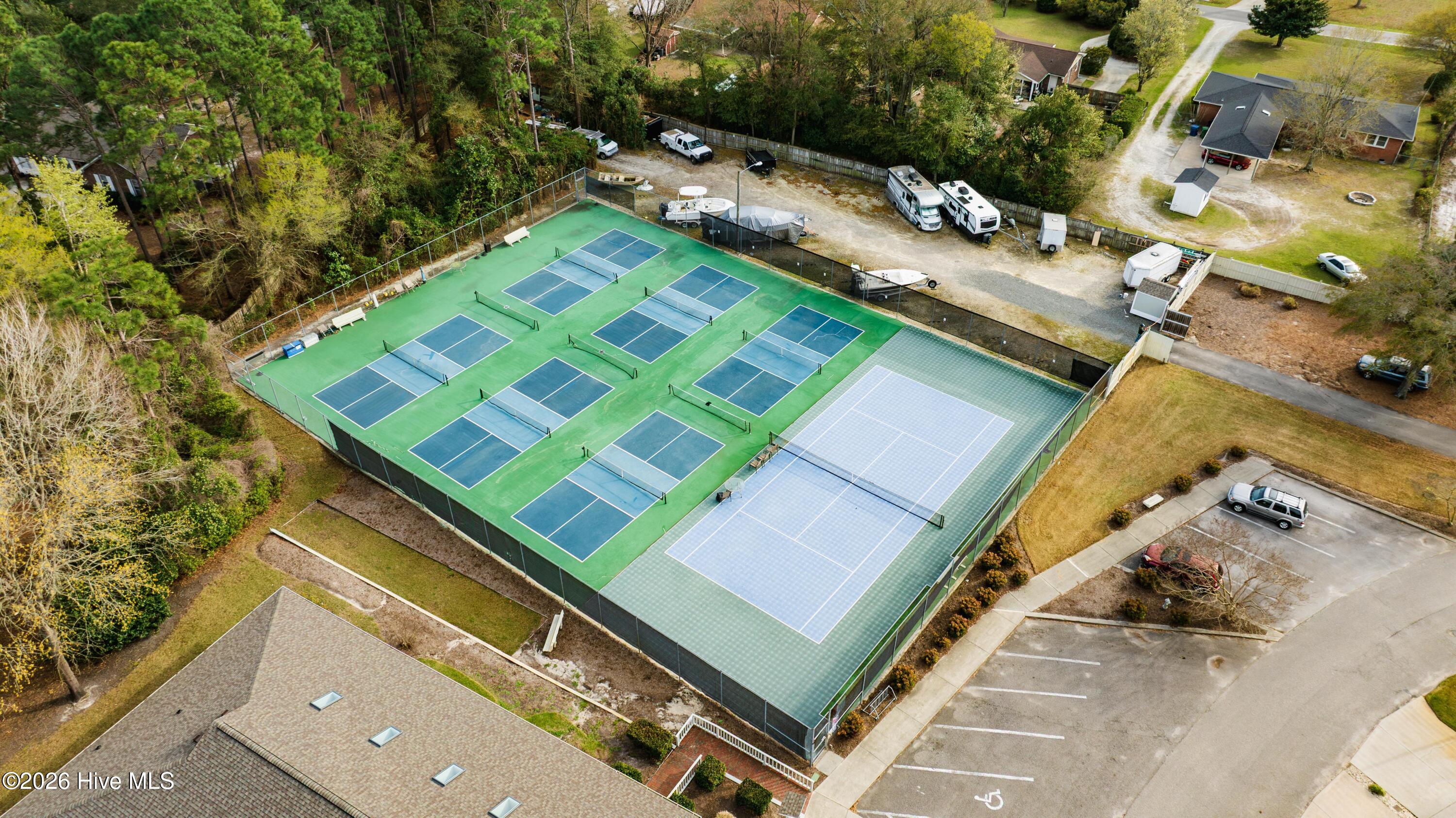 100560889 | Photo 44