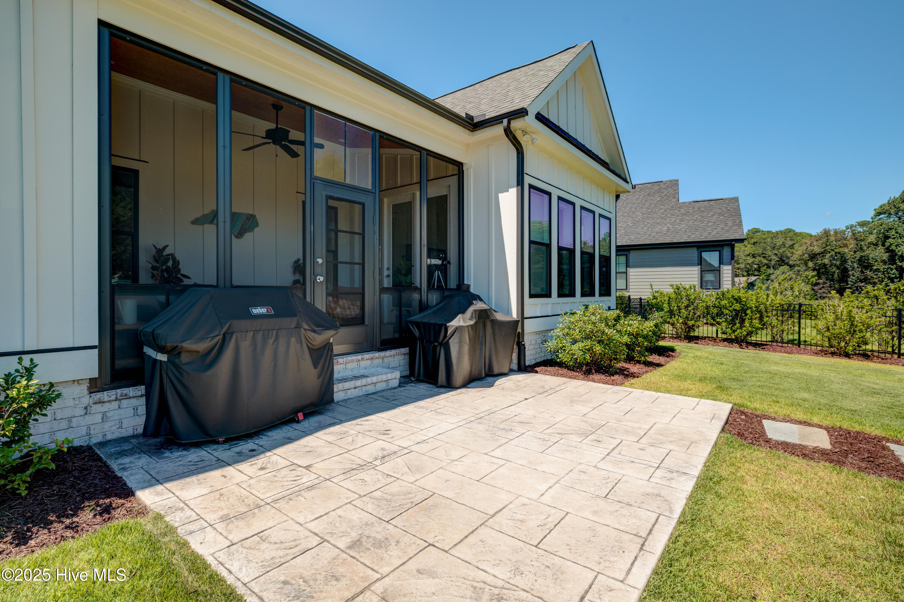 100531036 | Photo 12