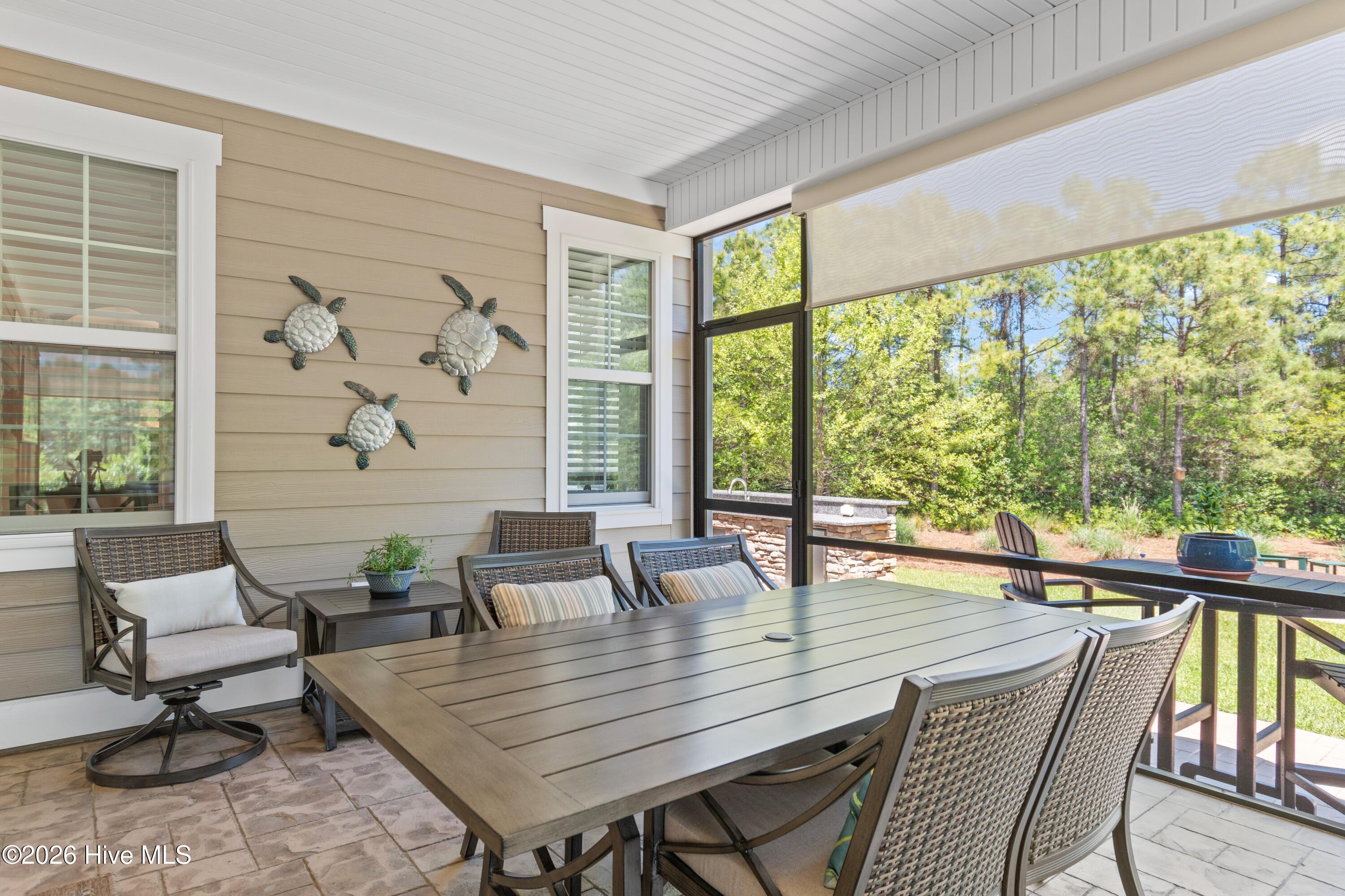 100568990 | Photo 57