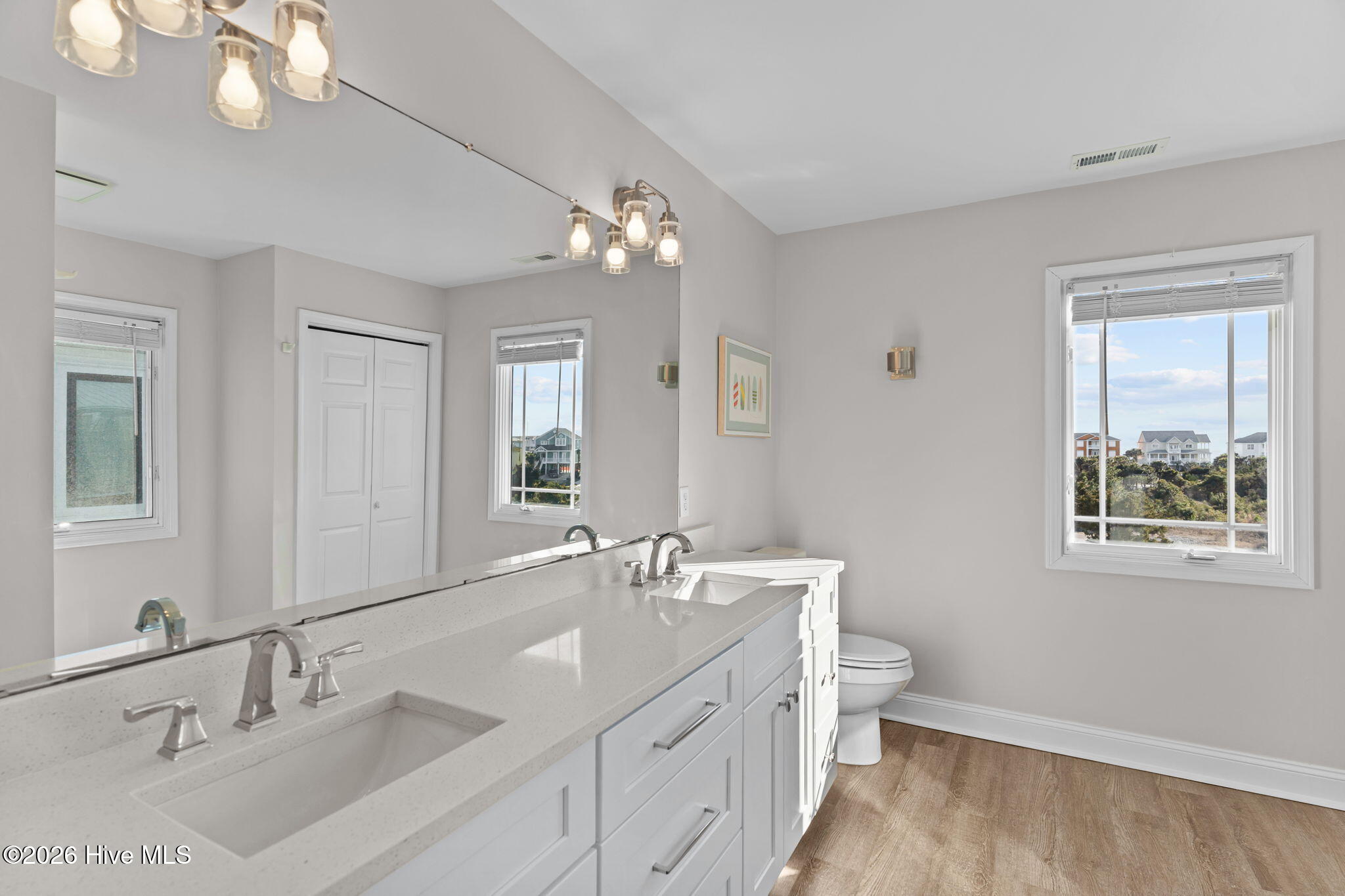 100554920 | Photo 25