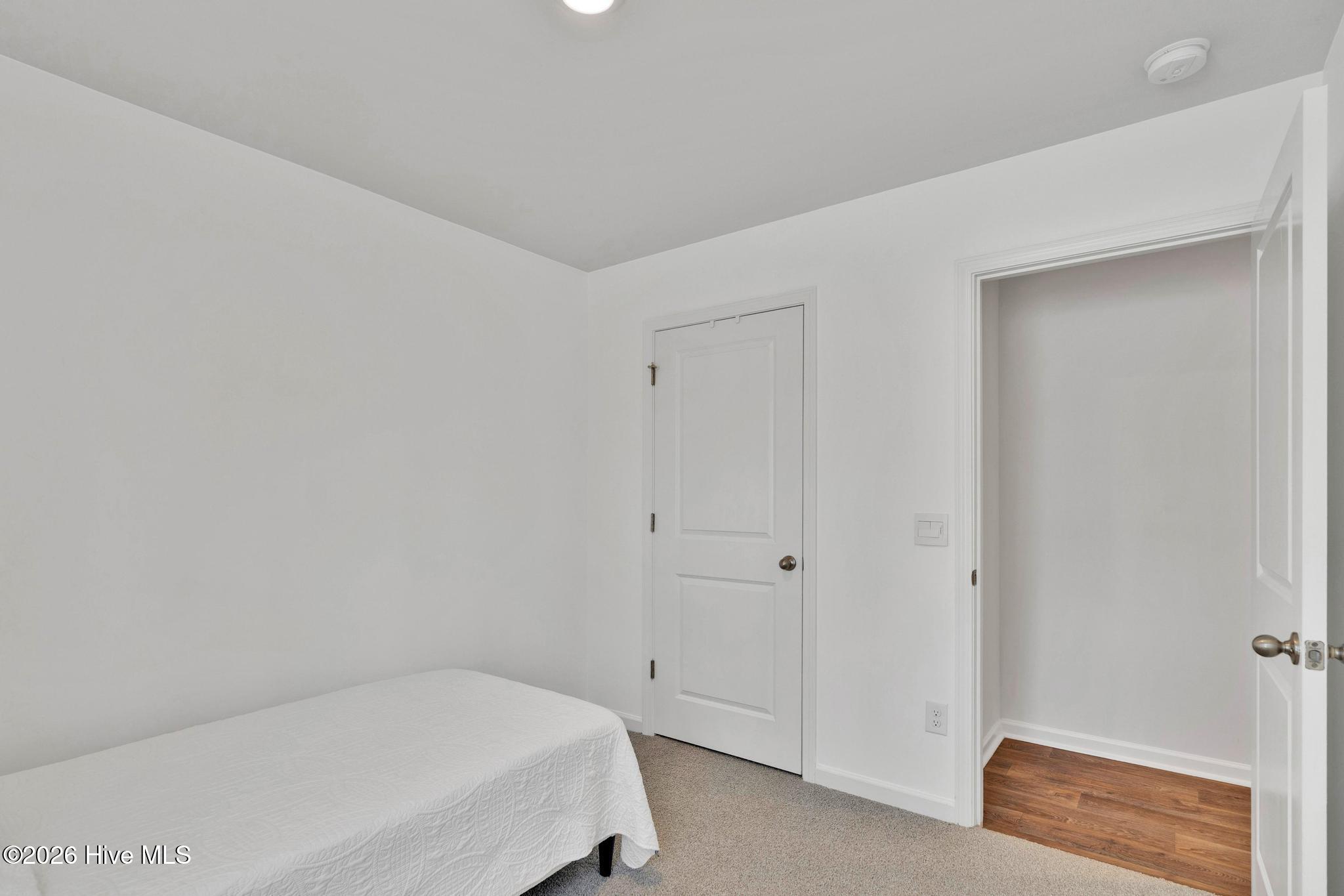 100563987 | Photo 25