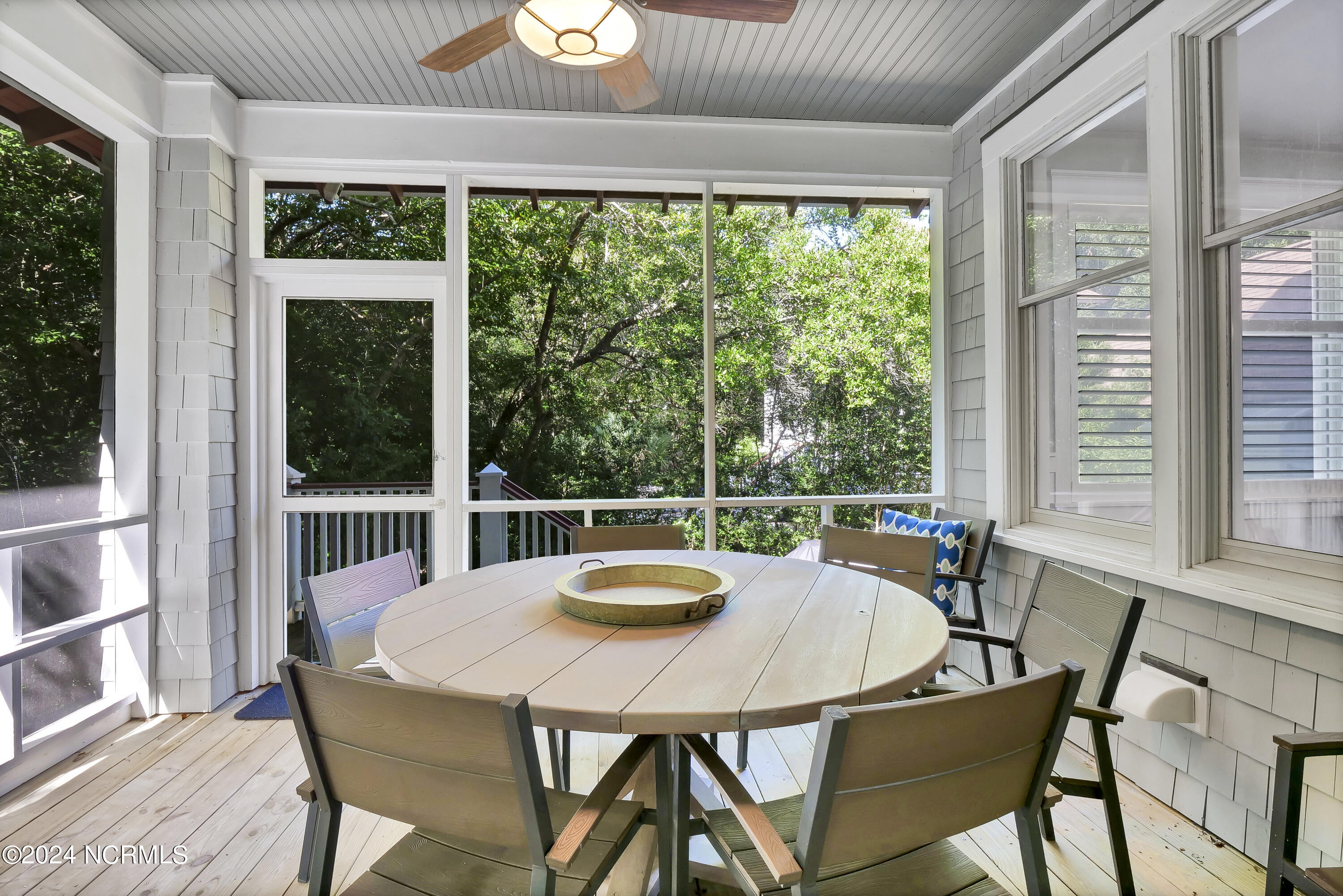 100468898 | Photo 43