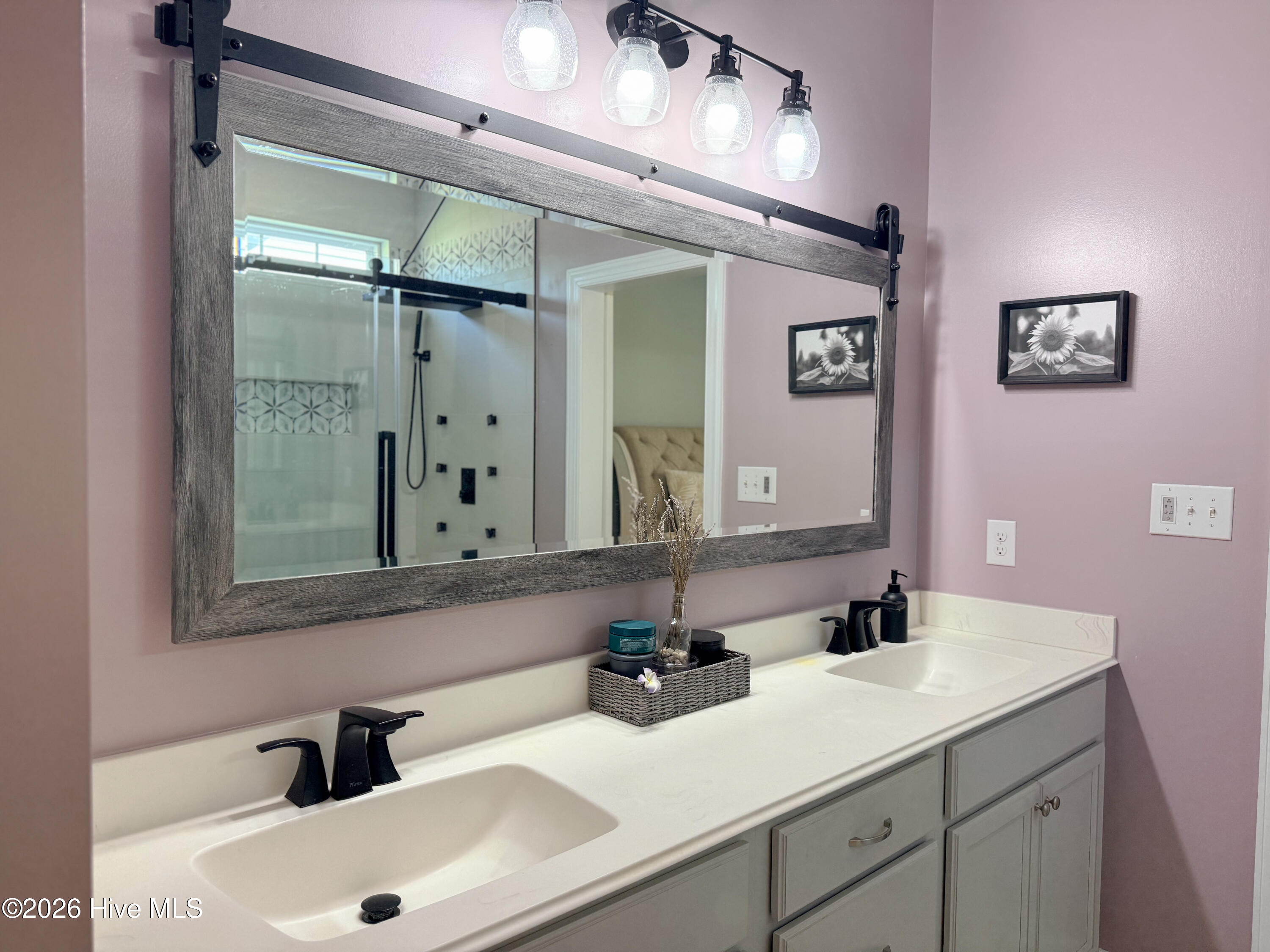 100569259 | Photo 37