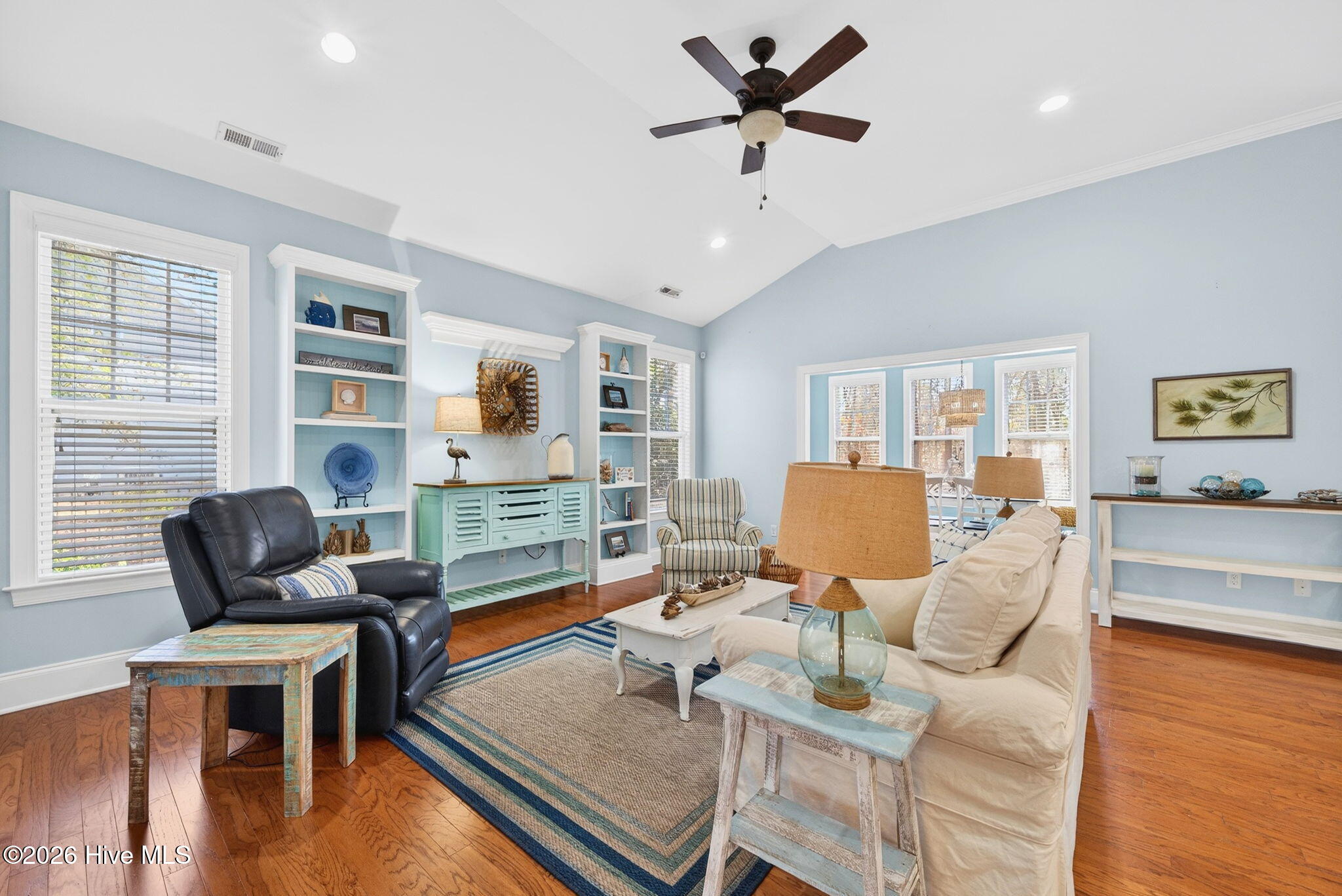 100558645 | Photo 26