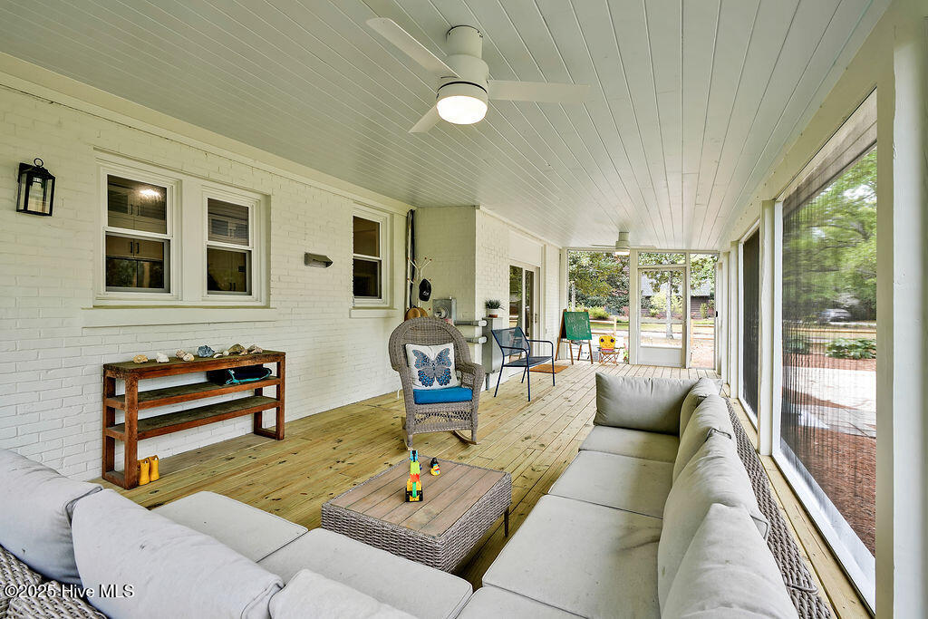 100528025 | Photo 31